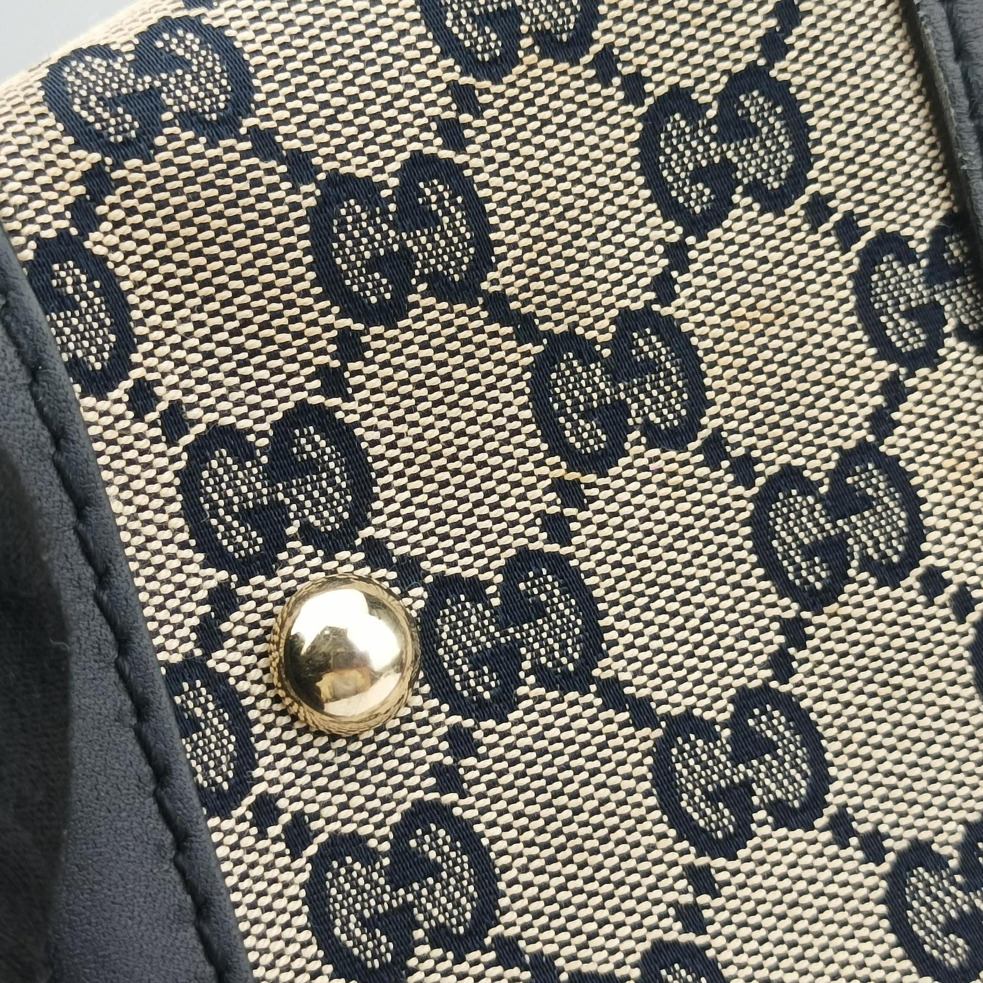 Pre-owned Gucci Sherry Line Navy×red×beige canvas×leather 247205 shoulderbag | stylenewstar
