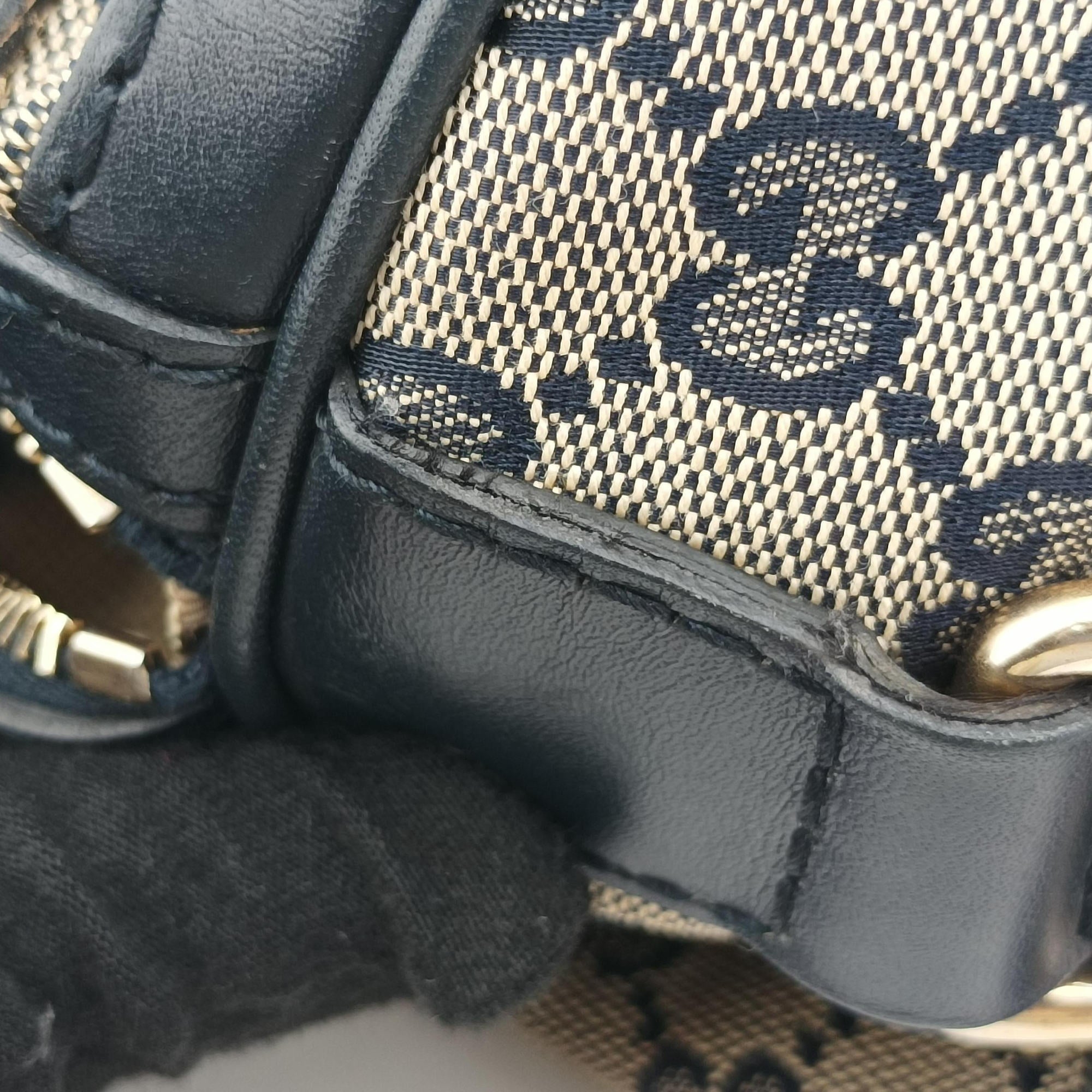 Pre-owned Gucci Sherry Line Navy×red×beige canvas×leather 247205 shoulderbag | stylenewstar