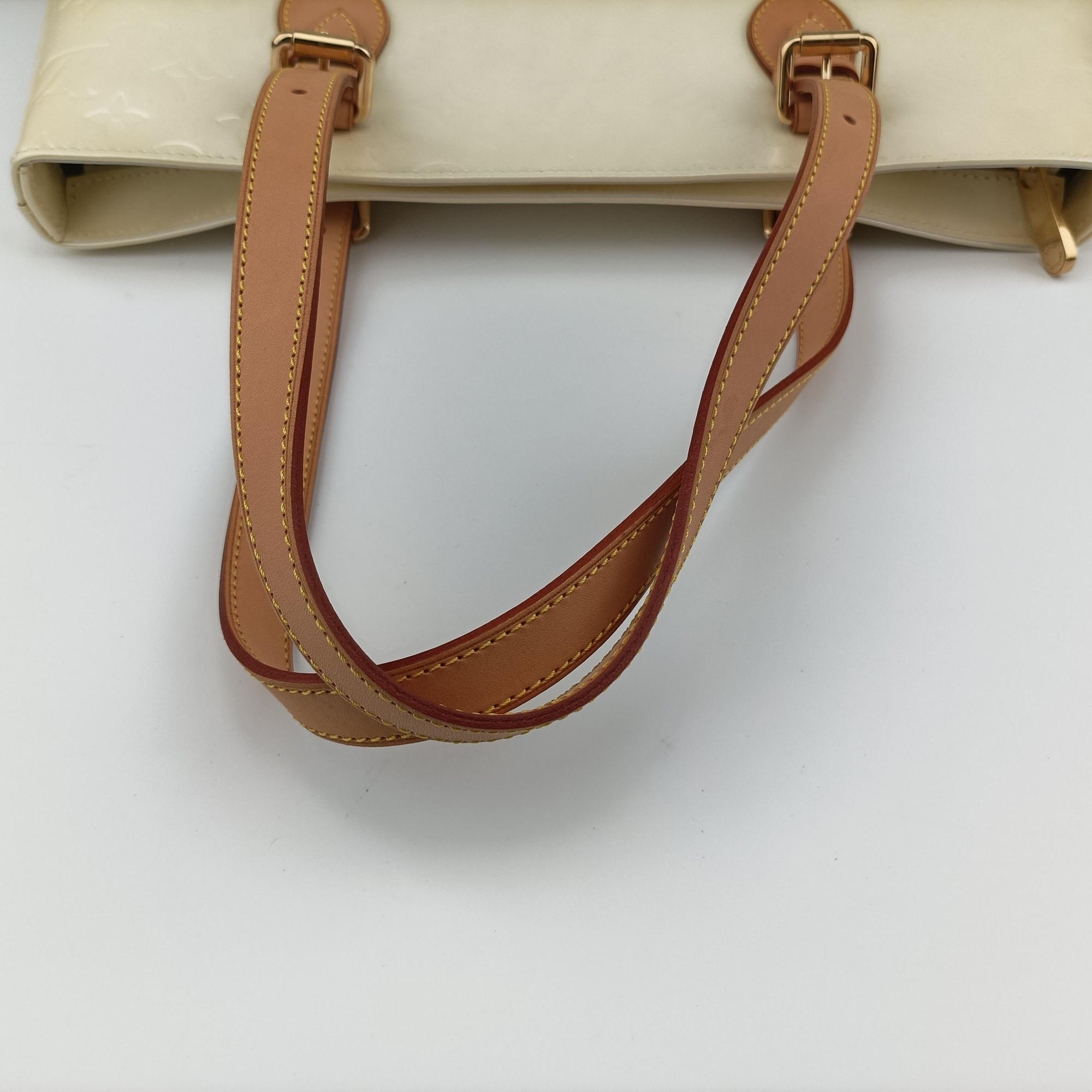 Pre-owned Louis Vuitton Brentwood Perle Vernis M91512 handbag | stylenewstar