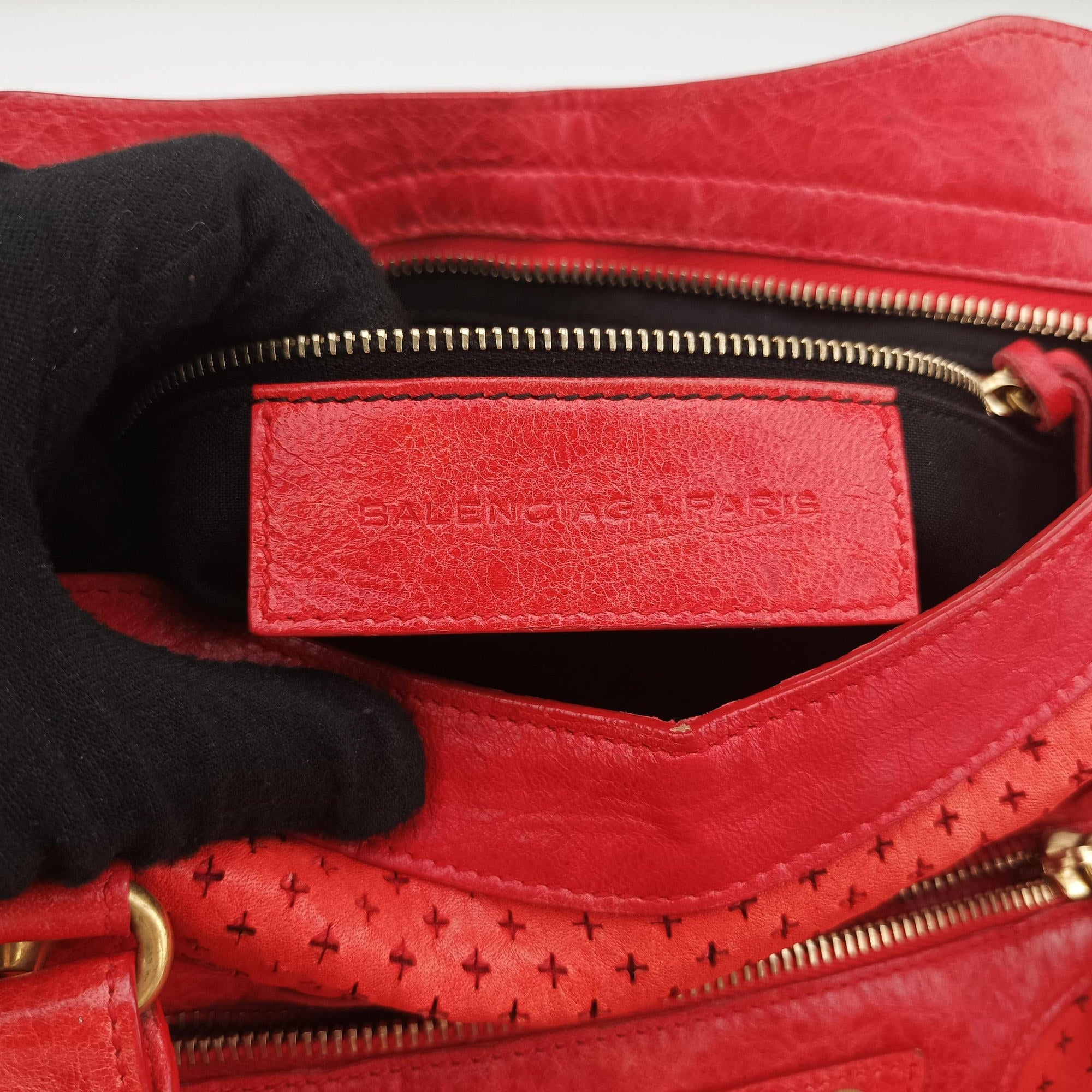 Pre-owned Balenciaga The City Red leather  shoulderbag | stylenewstar