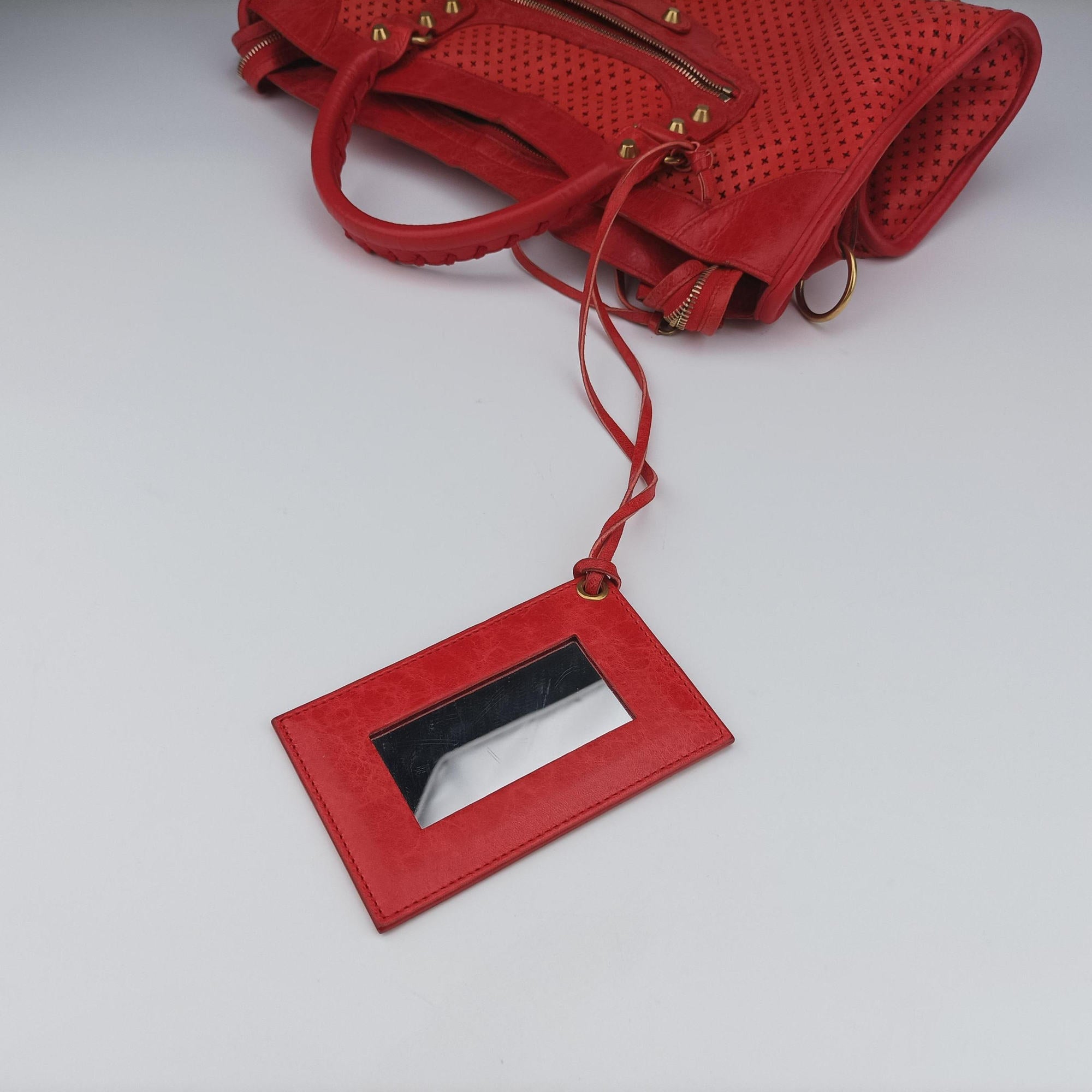 Pre-owned Balenciaga The City Red leather  shoulderbag | stylenewstar