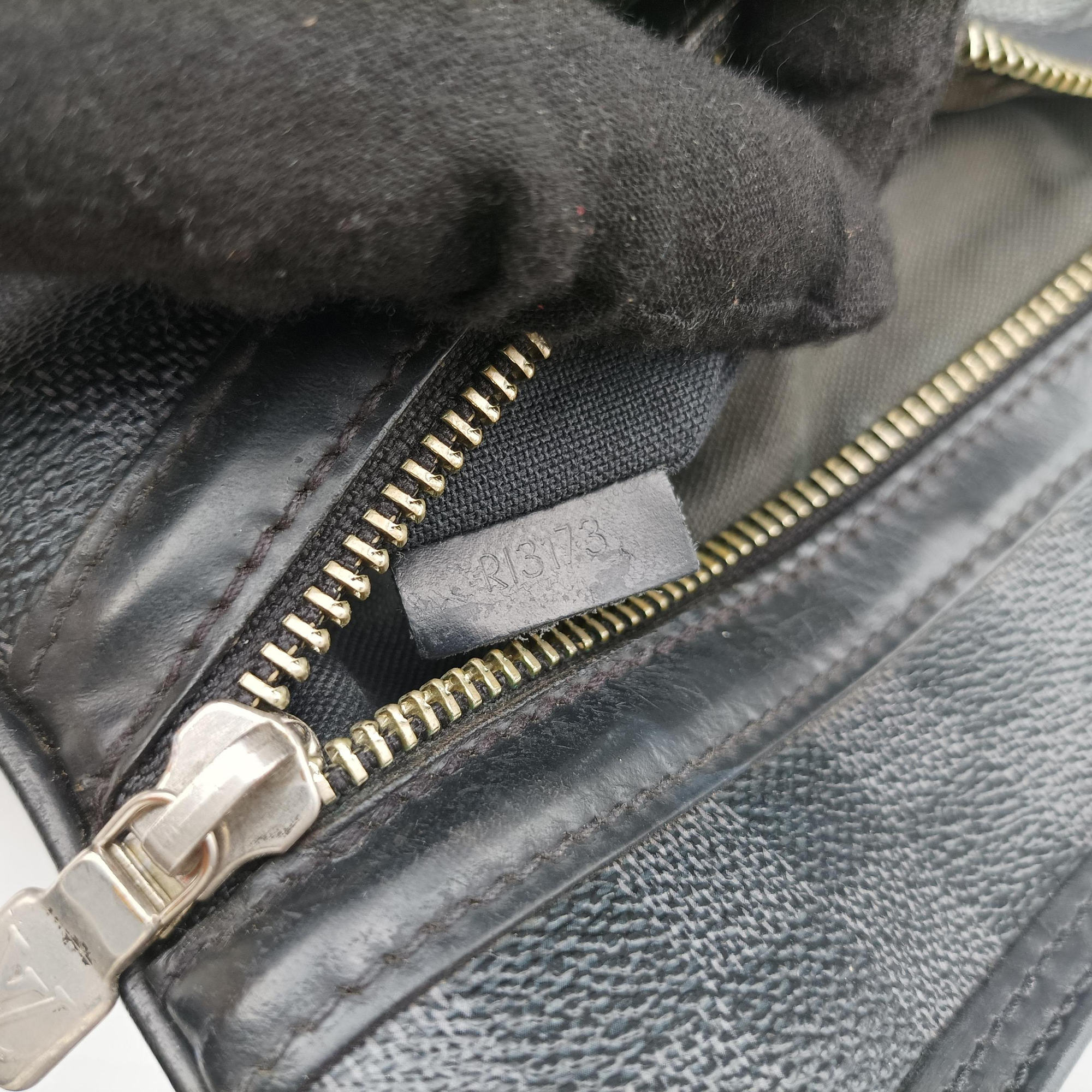 Pre-owned Louis Vuitton Thomas Noir Damier Graphite N58028 shoulderbag | stylenewstar