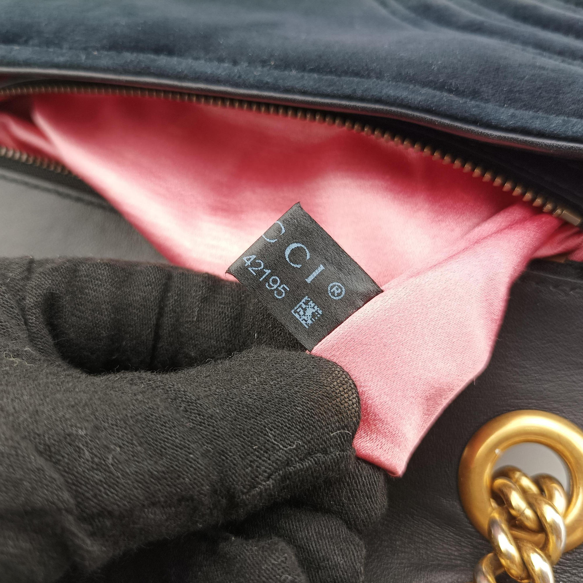 Secondhand Gucci GG Marmont Black velour 443497 shoulderbag | stylenewstar