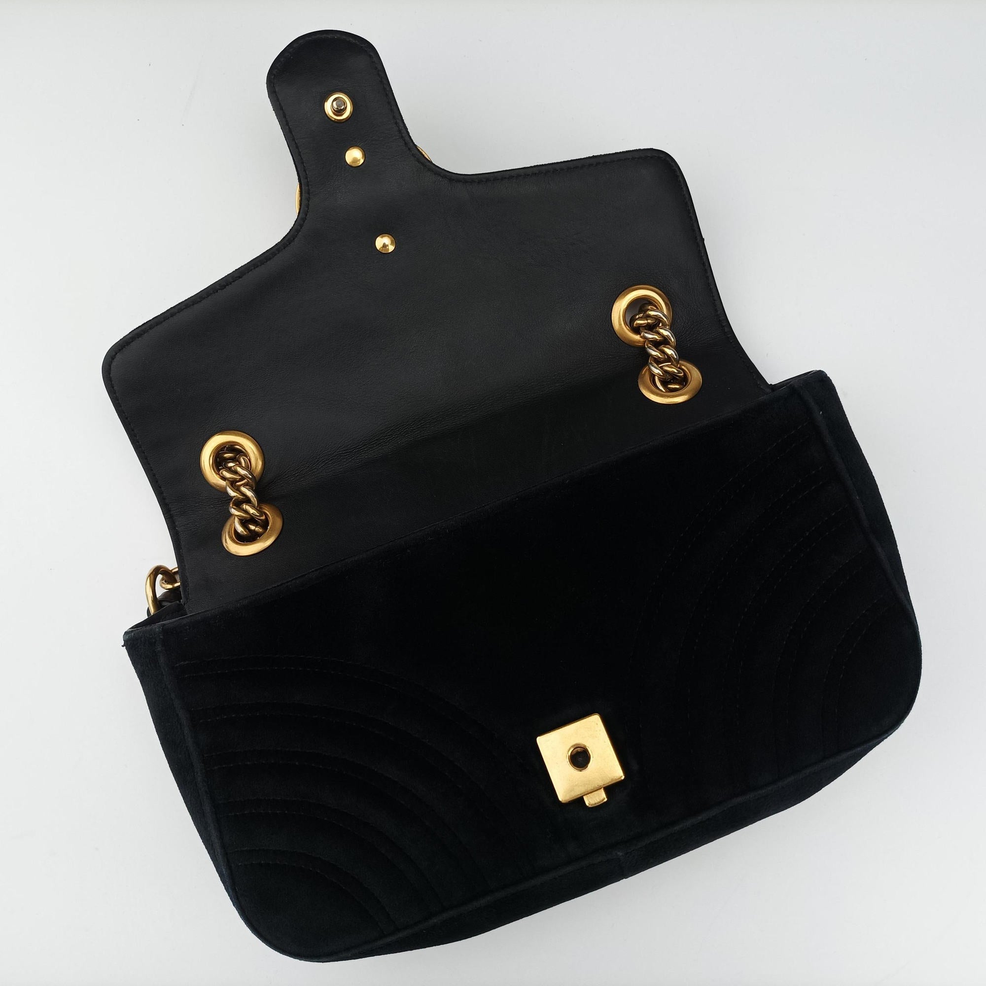 Secondhand Gucci GG Marmont Black velour 443497 shoulderbag | stylenewstar