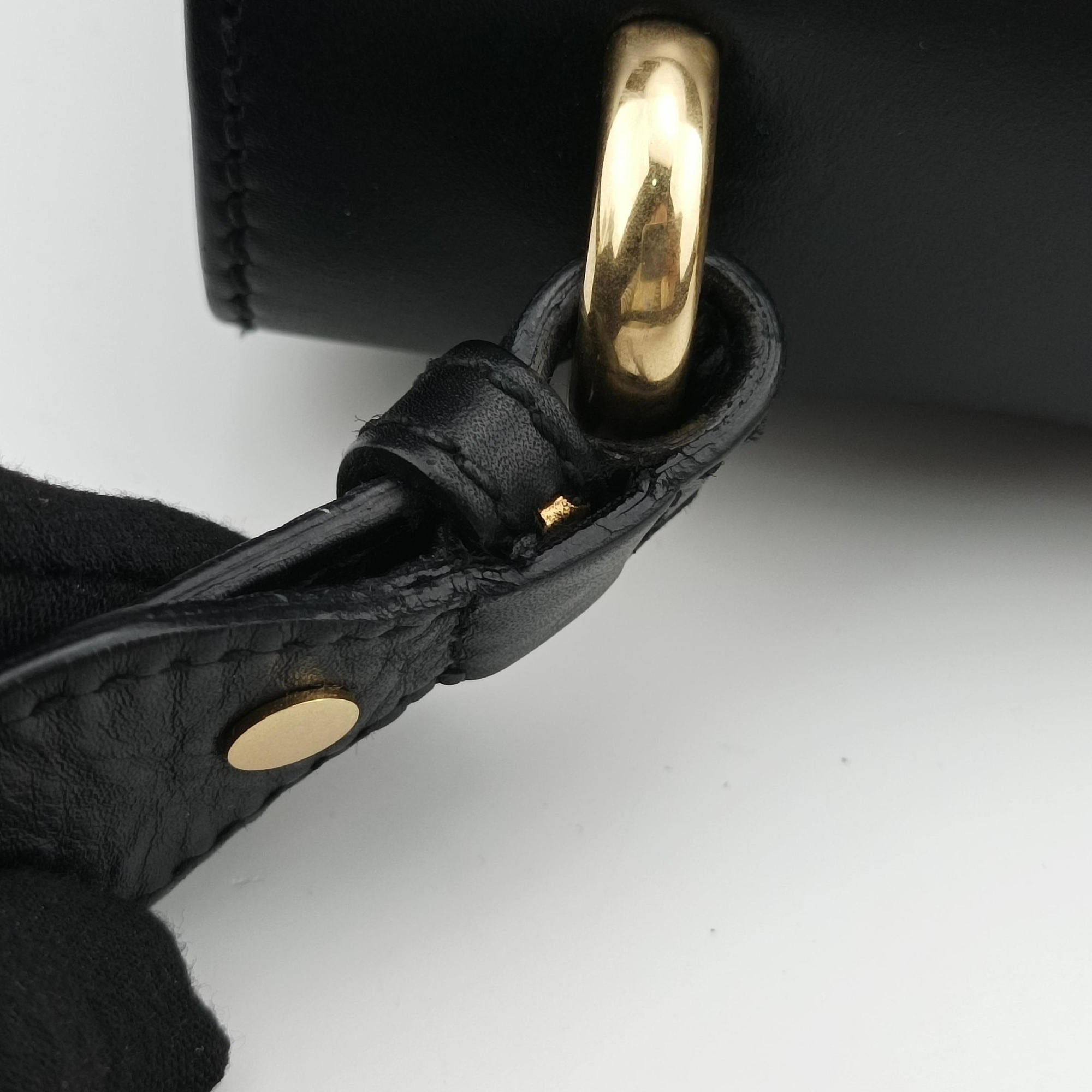 Pre-owned Gucci Sylvie Black×green×red leather 421882 shoulderbag | stylenewstar