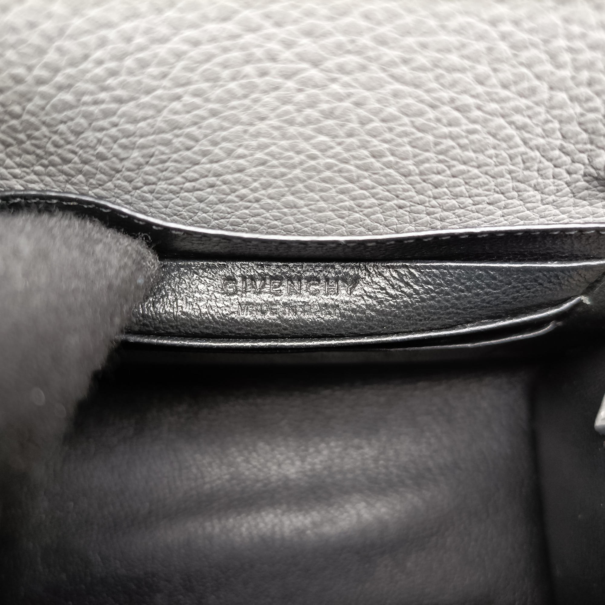 Pre-owned Givenchy Horizon Grey Leather  shoulderbag | stylenewstar