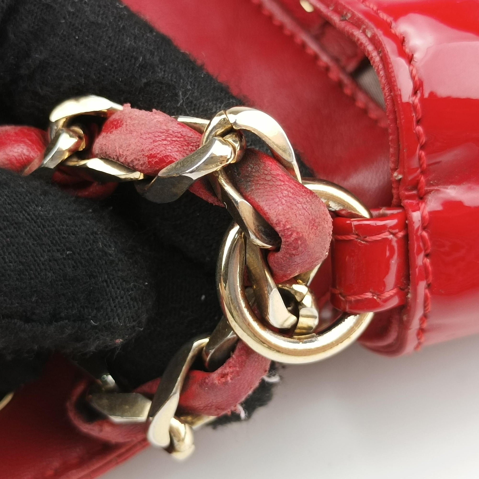Pre-owned VERSACE Gianni Greca couture Red Patent 8BR600 shoulderbag | stylenewstar