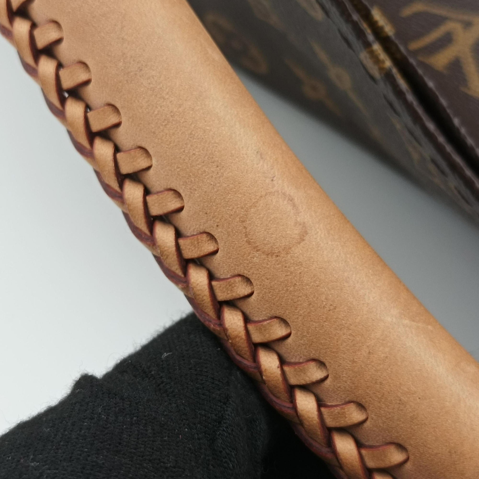 Pre-owned Louis Vuitton ARTSY MM brown Monogram Canvas M40249 handbag | stylenewstar