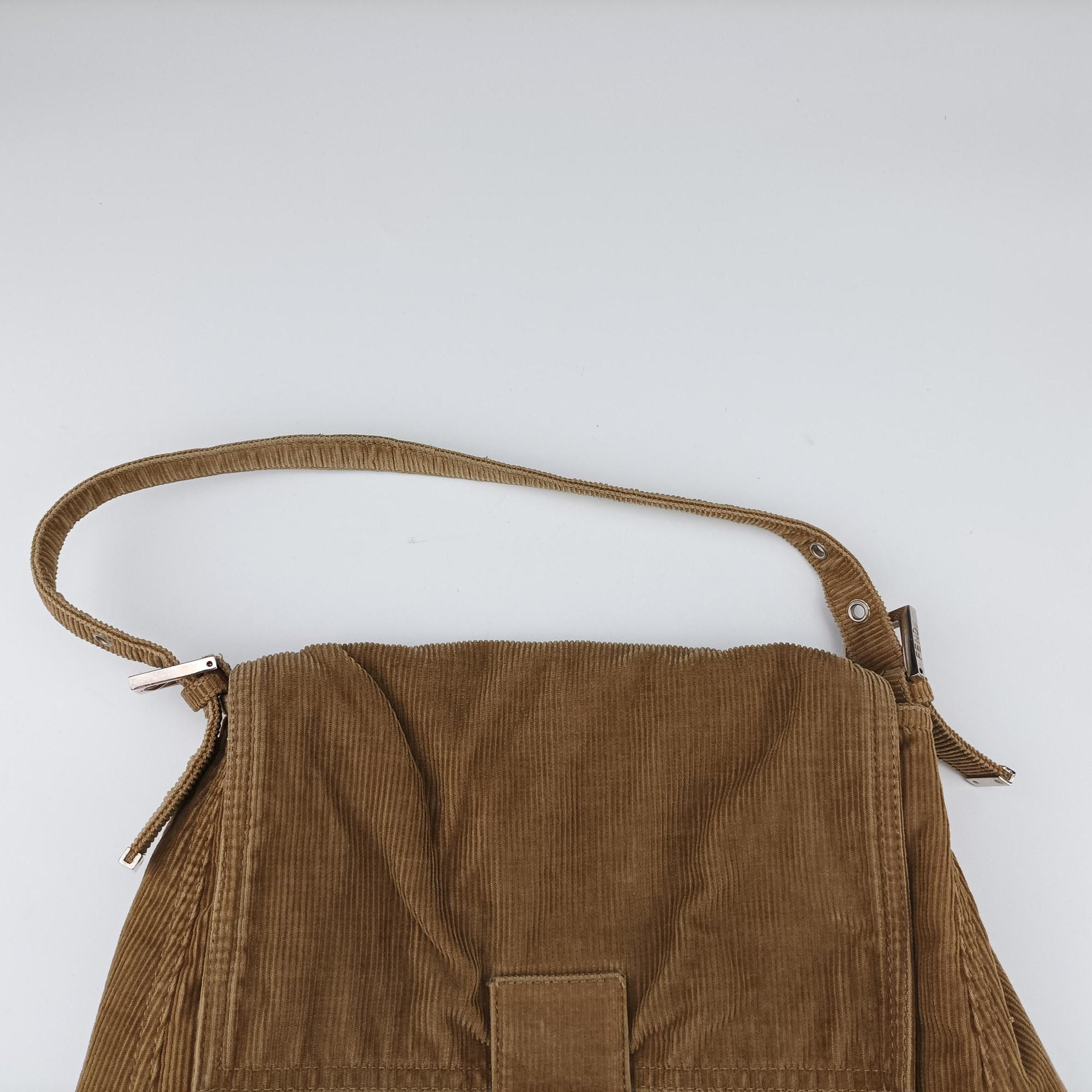 Pre-owned Fendi Mamma Baguette beige Corduroy 211126 shoulderbag | stylenewstar