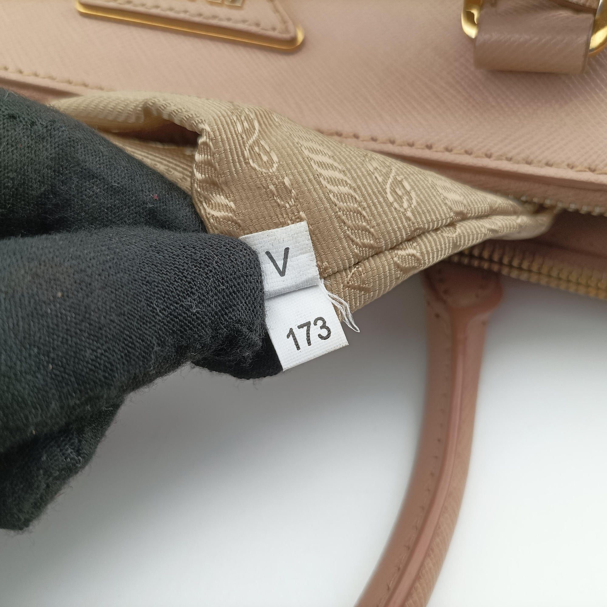 Vintage Prada Galleria Pink SAFFIANO Leather BN1786 shoulderbag | stylenewstar