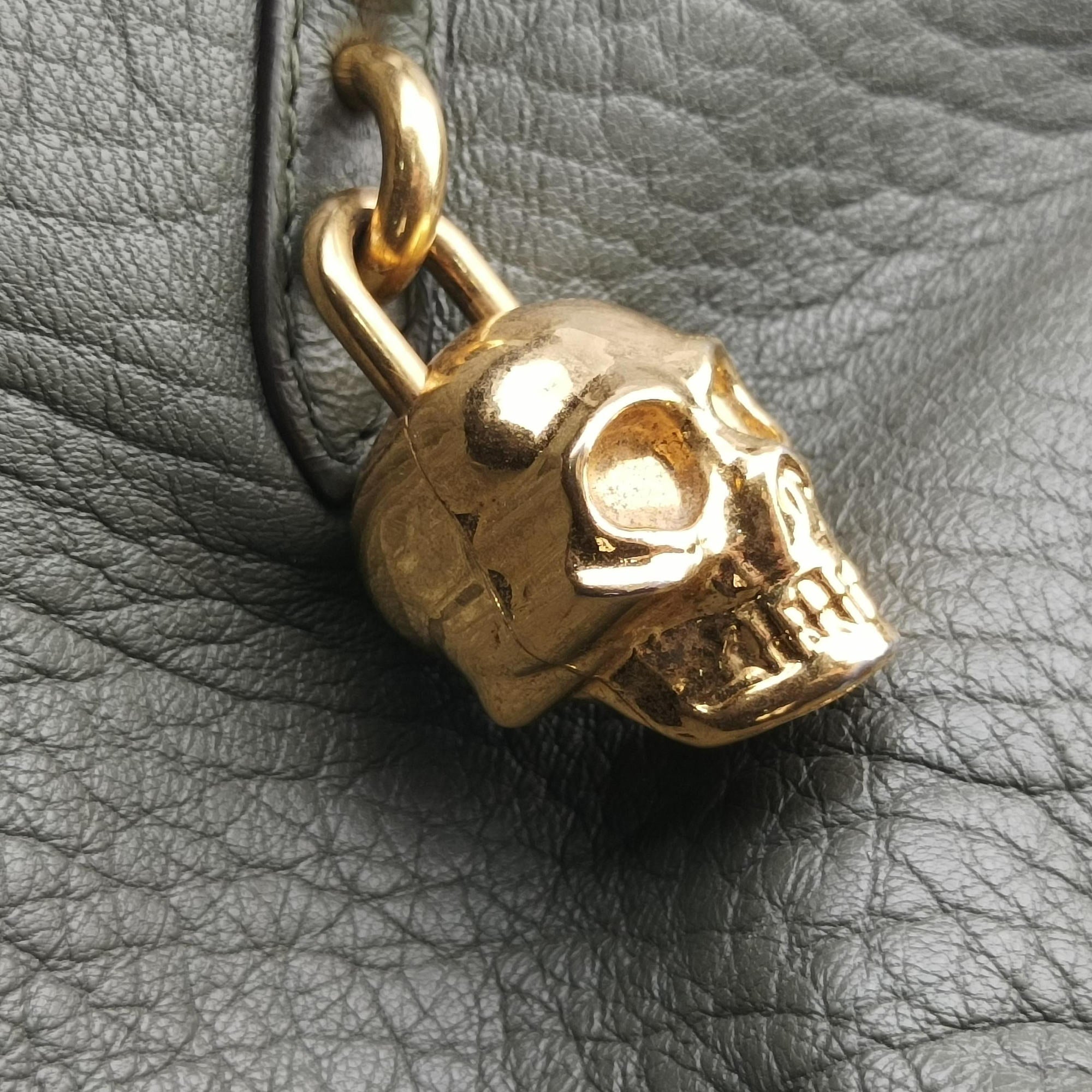 Vintage Alexander McQueen Skull Padlock green Leather  shoulderbag | stylenewstar