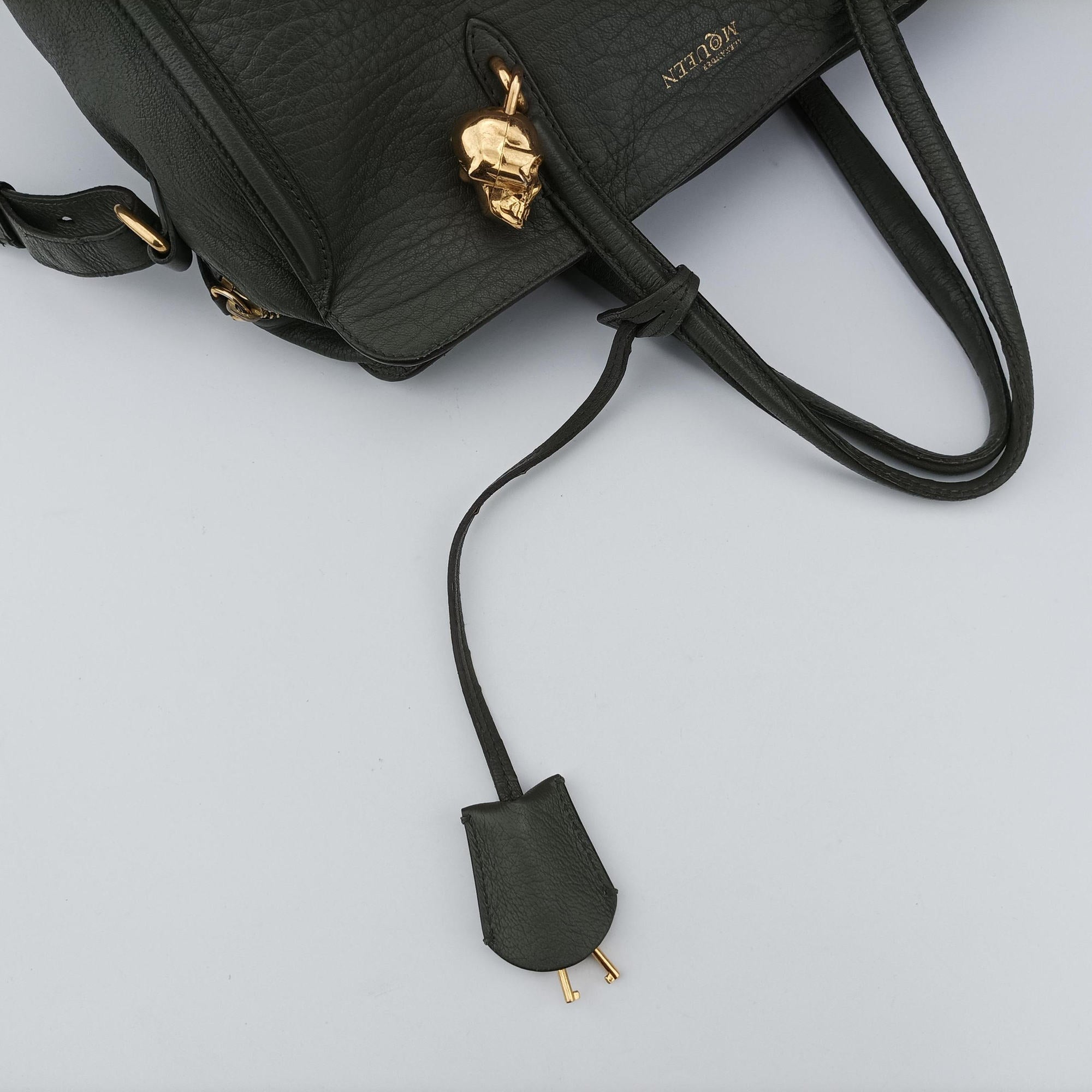 Vintage Alexander McQueen Skull Padlock green Leather  shoulderbag | stylenewstar
