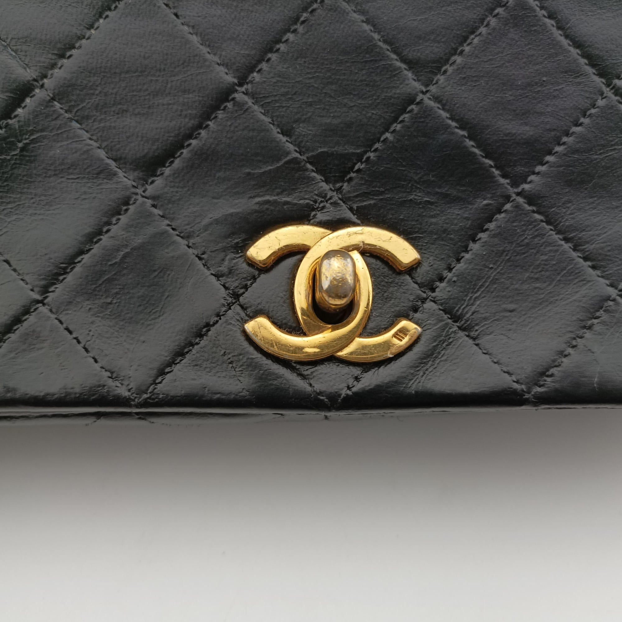 Vintage Chanel Matelasse Black lambskin A80287 shoulderbag | stylenewstar
