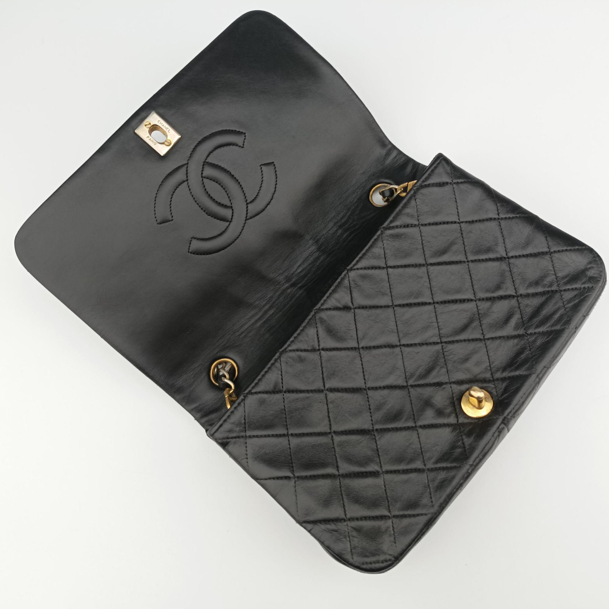 Vintage Chanel Matelasse Black lambskin A80287 shoulderbag | stylenewstar