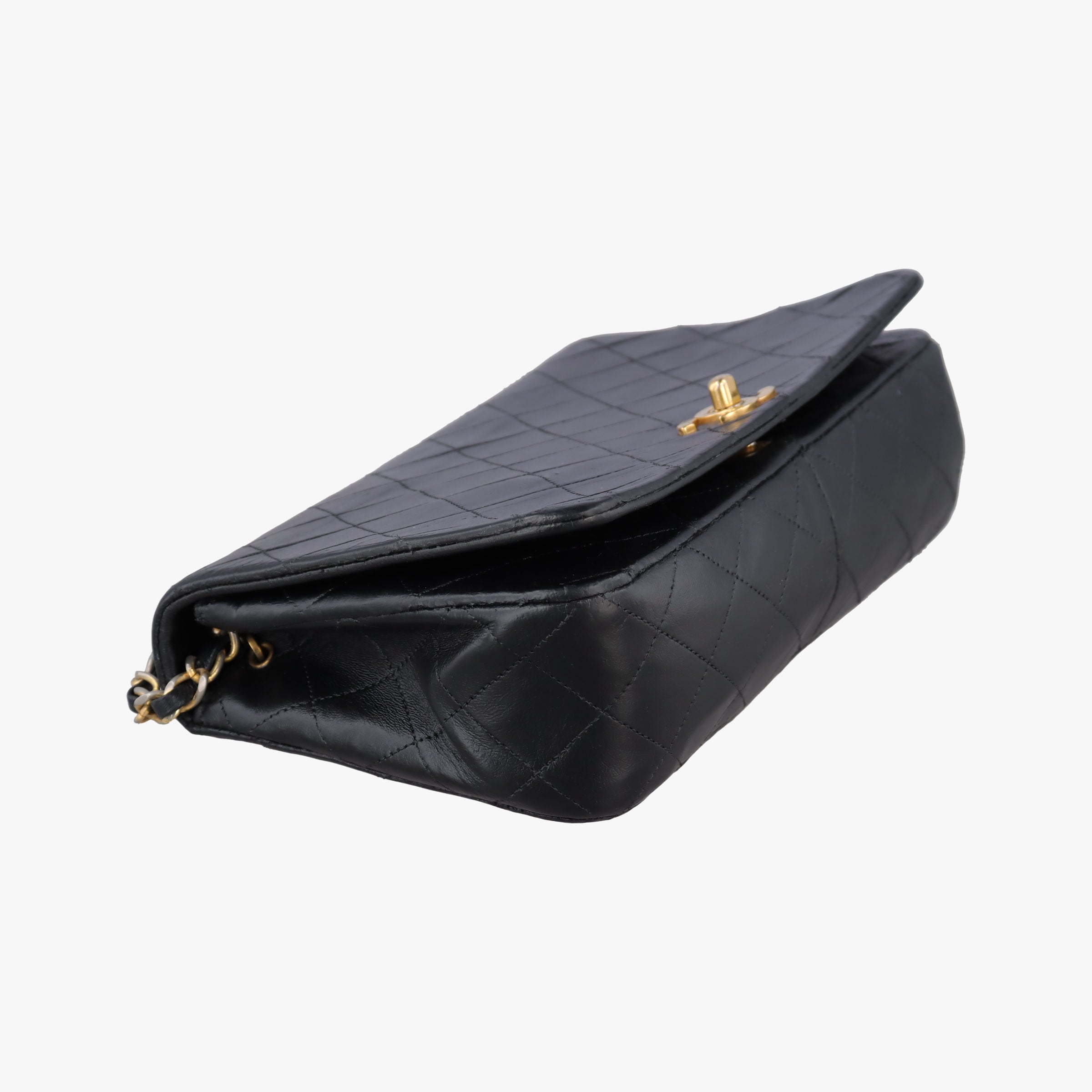 Vintage Chanel Matelasse Black lambskin A80287 shoulderbag | stylenewstar