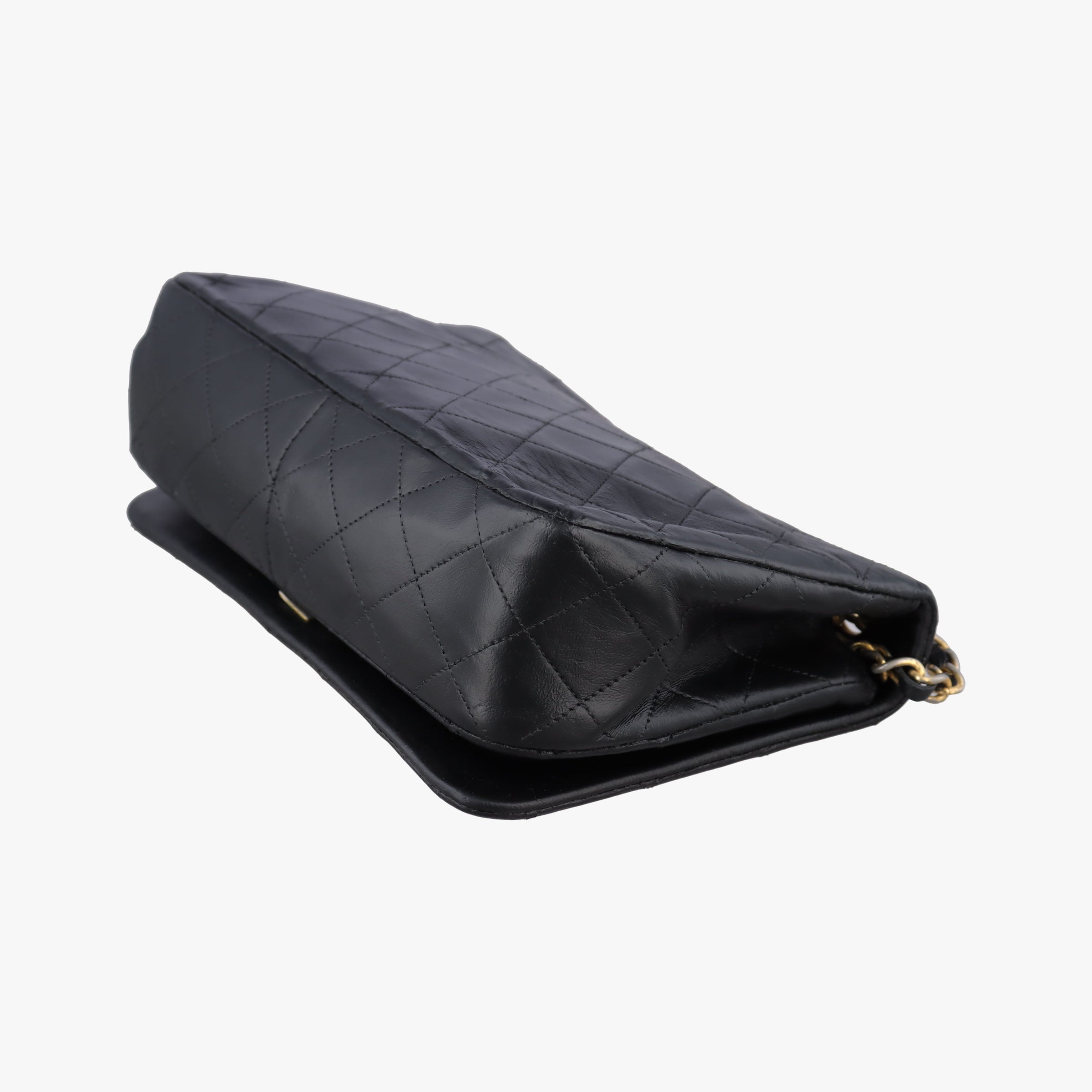 Vintage Chanel Matelasse Black lambskin A80287 shoulderbag | stylenewstar