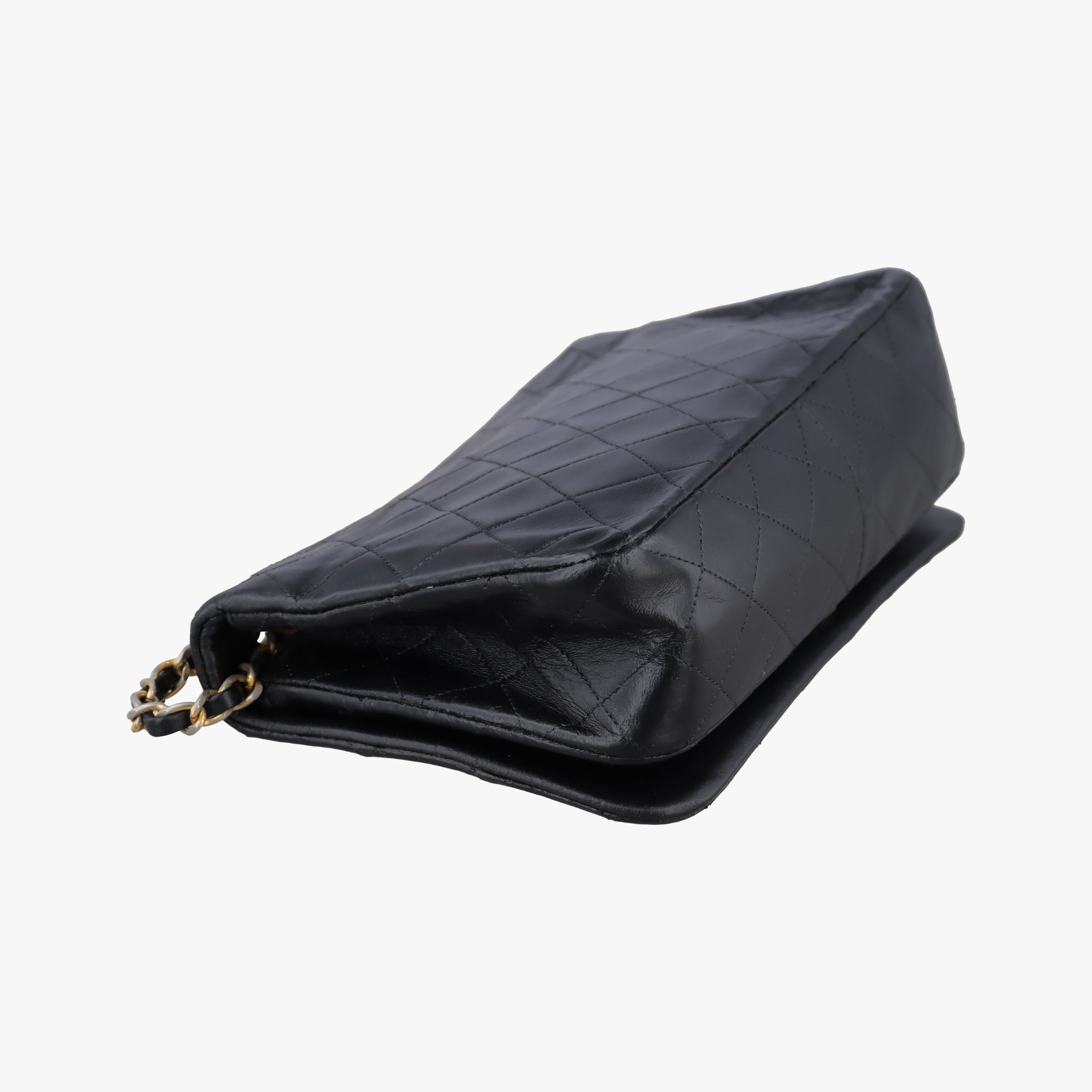 Vintage Chanel Matelasse Black lambskin A80287 shoulderbag | stylenewstar