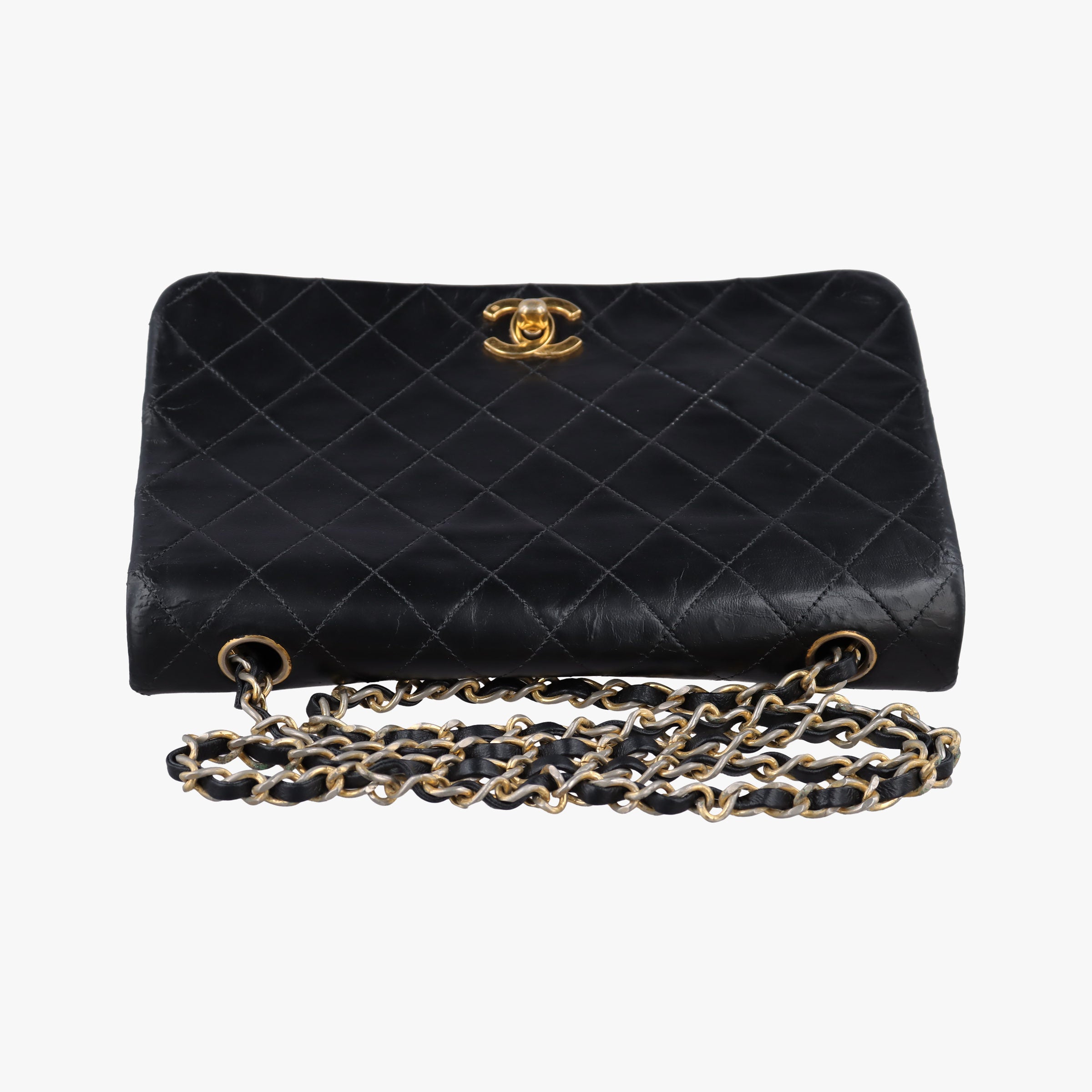 Vintage Chanel Matelasse Black lambskin A80287 shoulderbag | stylenewstar