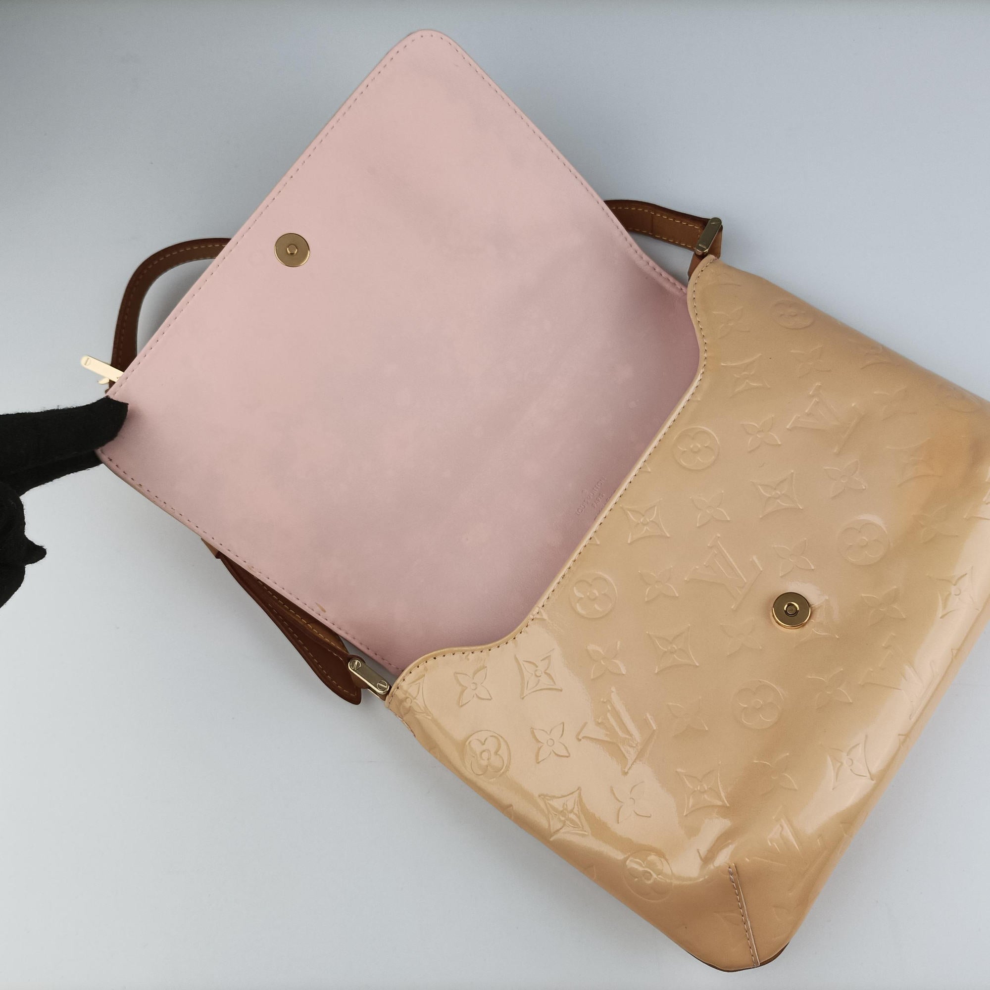 Secondhand Louis Vuitton Thompson Street Rose Pink Vernis M91300 shoulderbag | stylenewstar