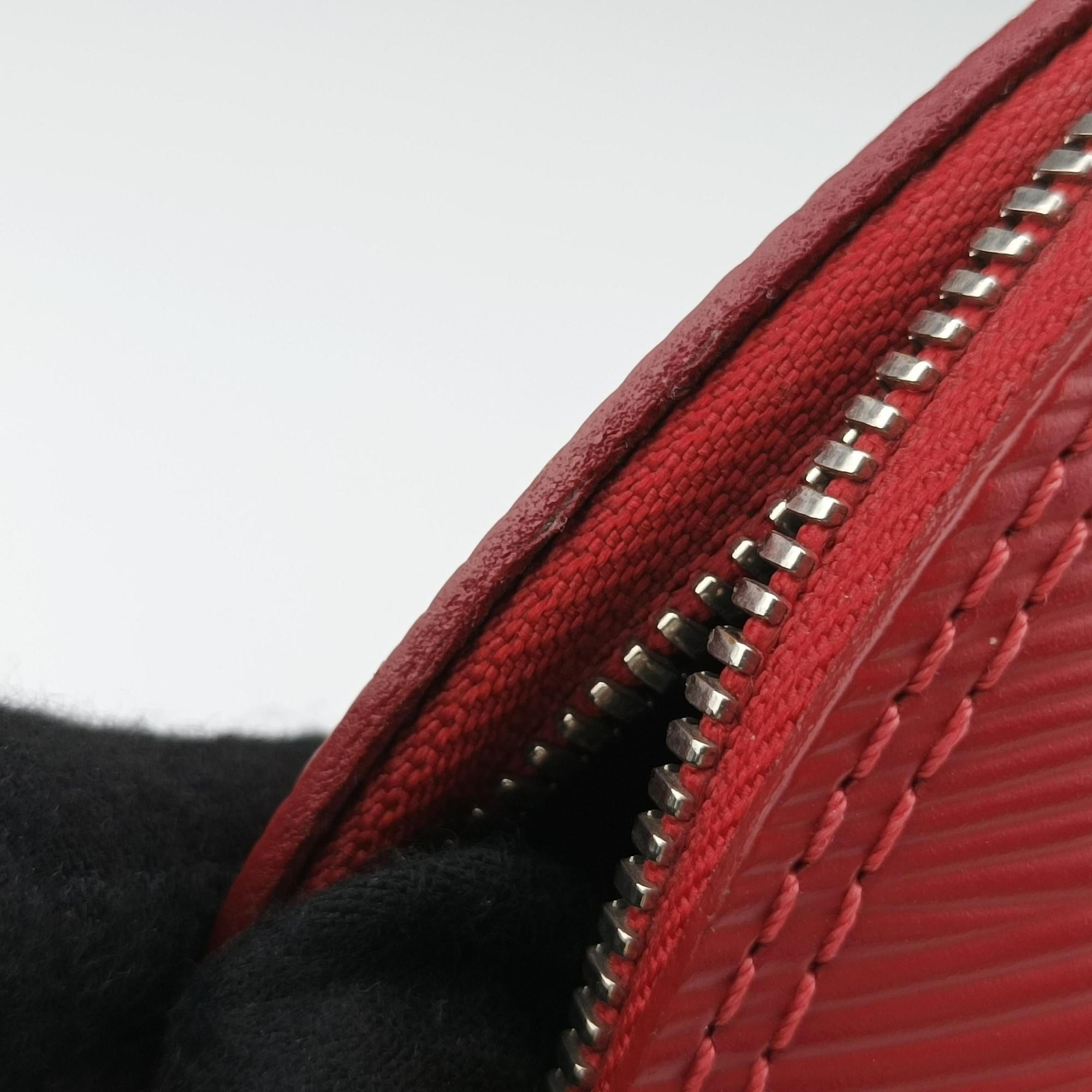Secondhand Louis Vuitton Alma BB COQUELICOT Epi M41160 shoulderbag | stylenewstar