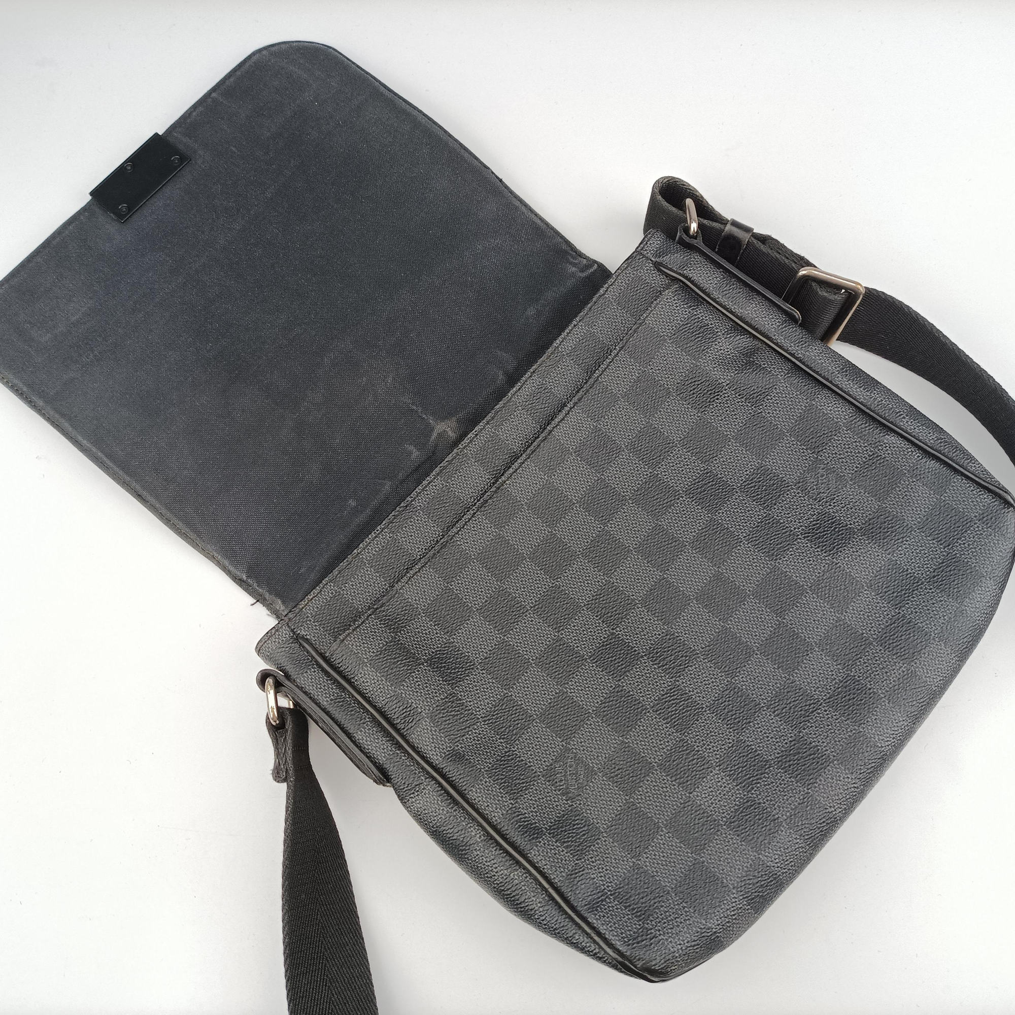 Pre-owned Louis Vuitton District PM Noir Damier GRAPHITE N41260 shoulderbag | stylenewstar