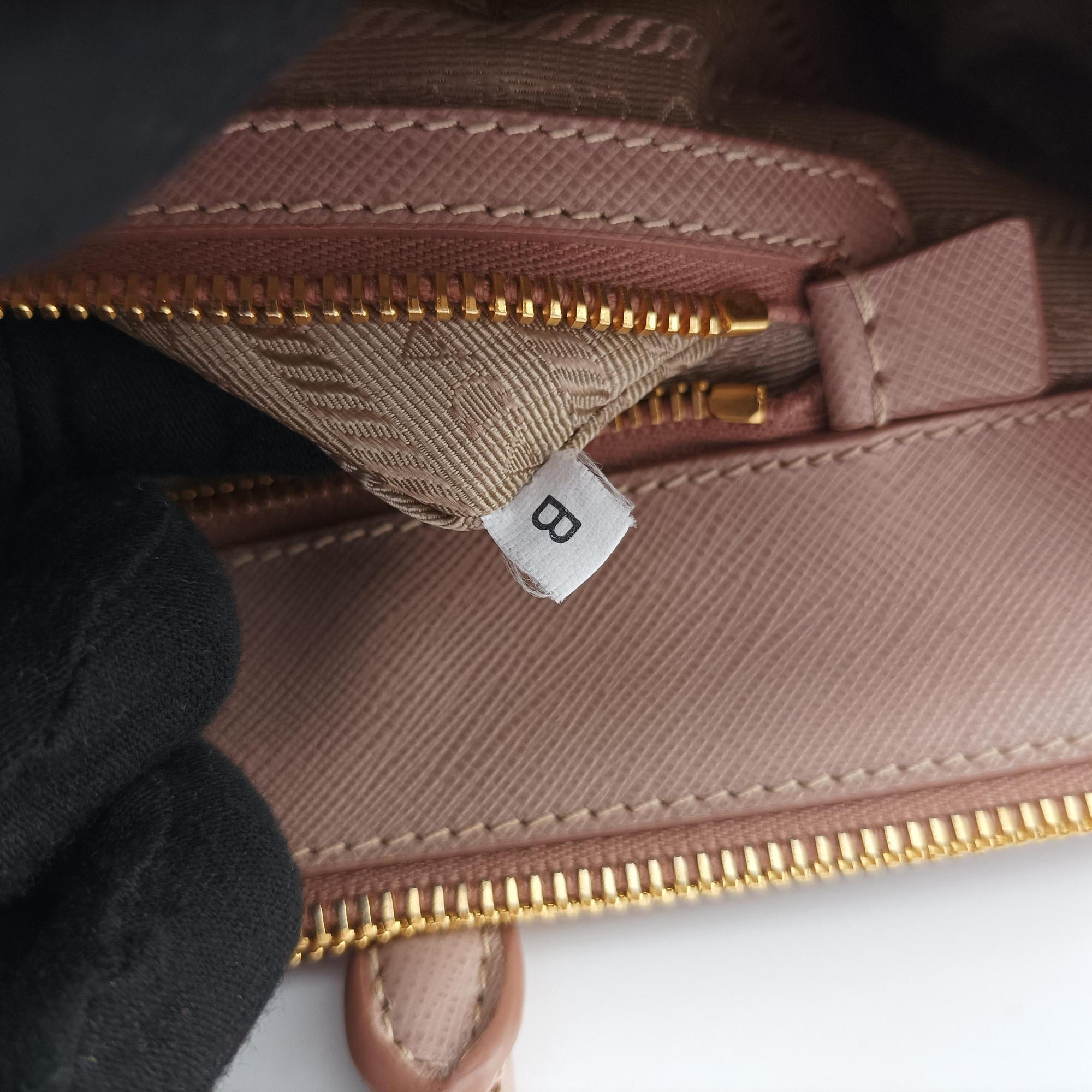 Pre-owned Prada Galleria Pink SAFFIANO Leather BN1786 handbag | stylenewstar