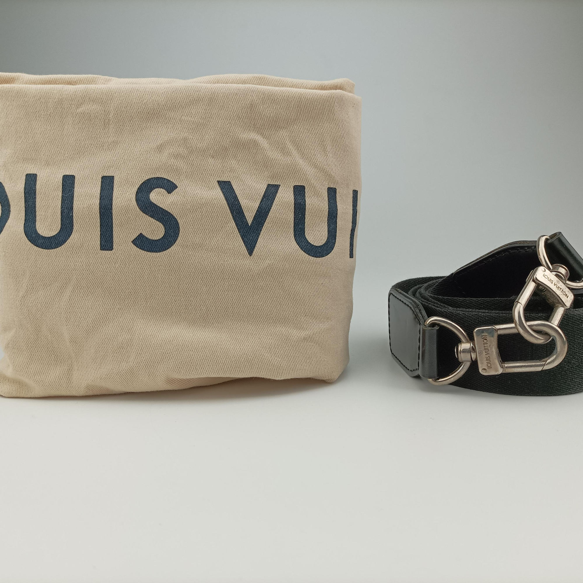 Pre-owned Louis Vuitton TADAO Noir Damier Graphite N51192 shoulderbag | stylenewstar