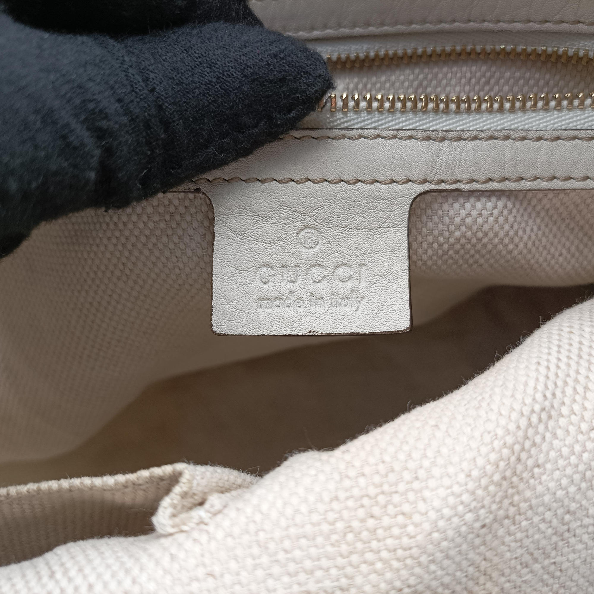 Pre-owned Gucci Soho White Leather 282306 handbag | stylenewstar