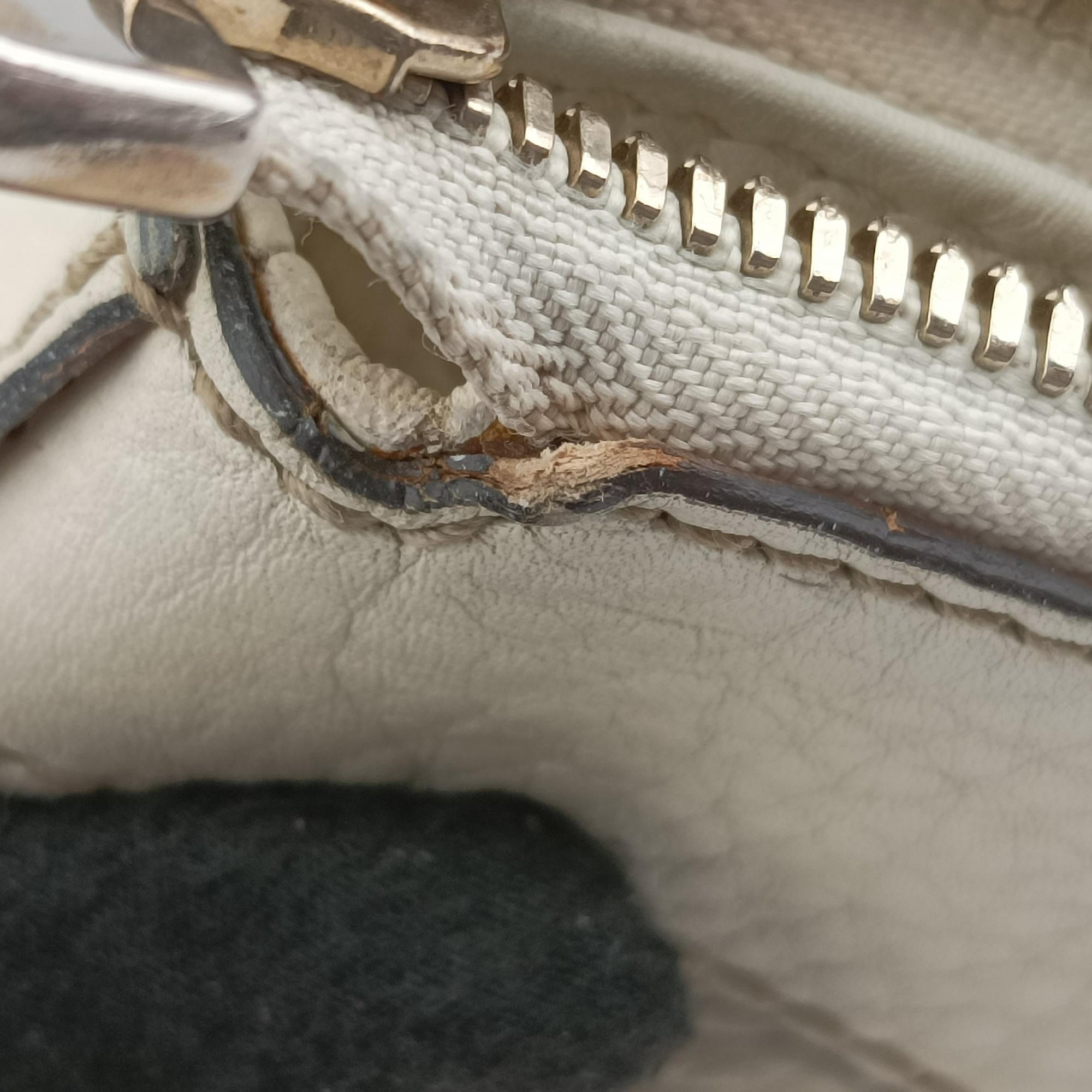 Pre-owned Gucci Soho White Leather 282306 handbag | stylenewstar