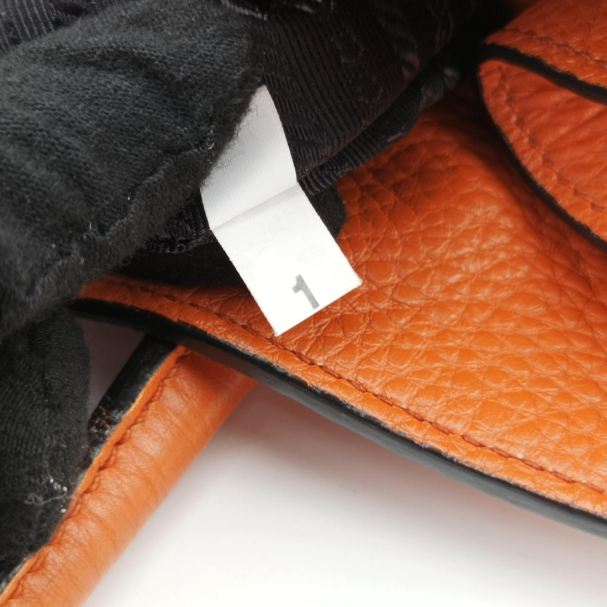 Vintage Prada Vitello Dino Orange Leather BN2671 shoulderbag | stylenewstar