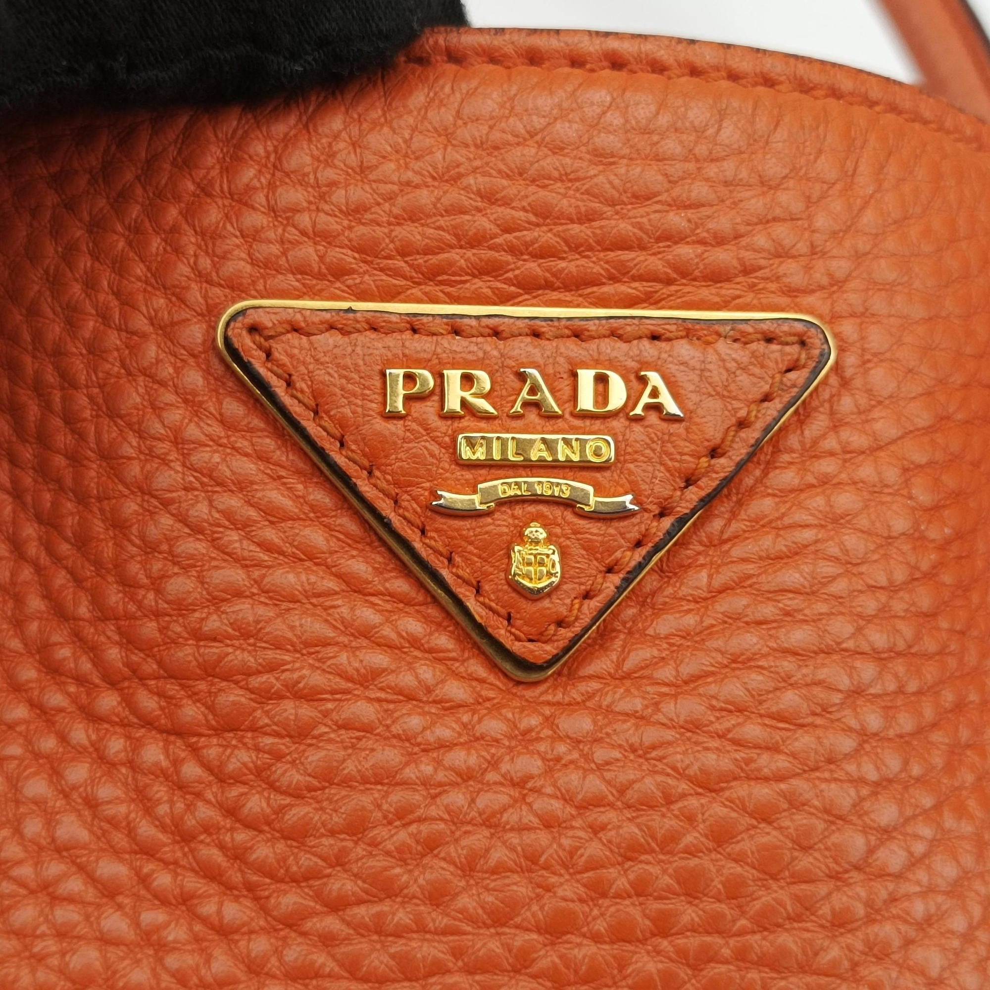 Vintage Prada Vitello Dino Orange Leather BN2671 shoulderbag | stylenewstar
