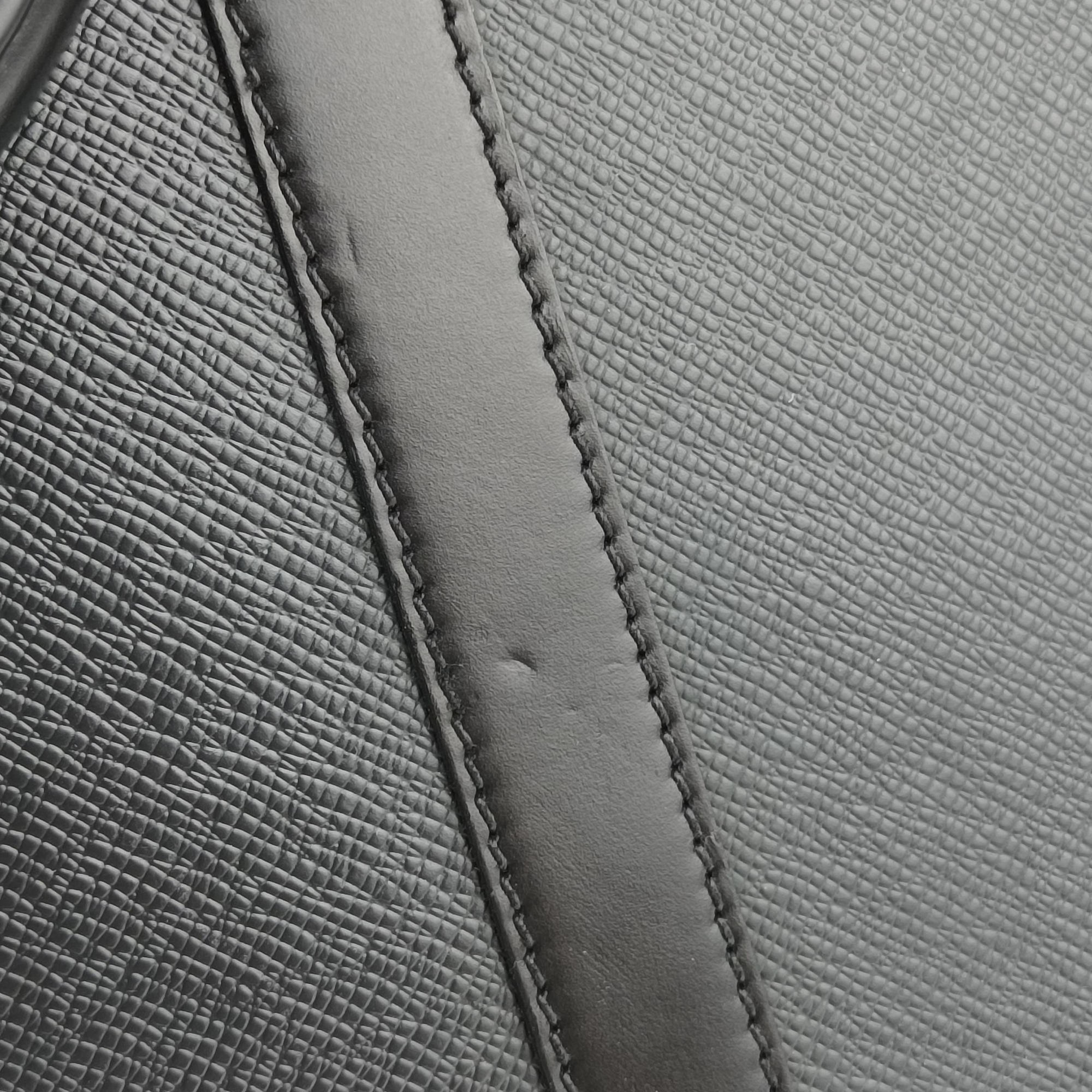 Pre-owned Louis Vuitton TADAO ardoise taiga M30052 shoulderbag | stylenewstar