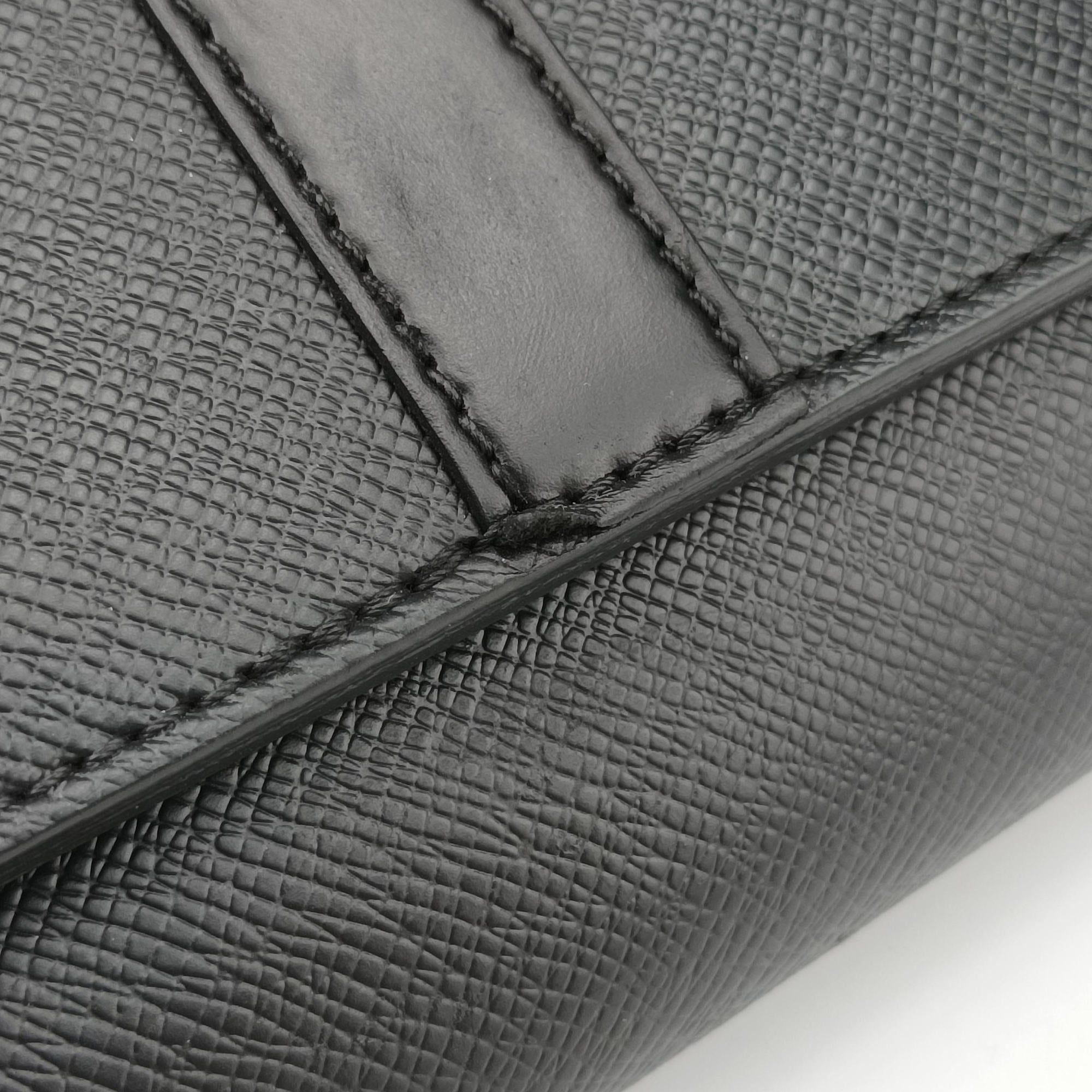 Pre-owned Louis Vuitton TADAO ardoise taiga M30052 shoulderbag | stylenewstar