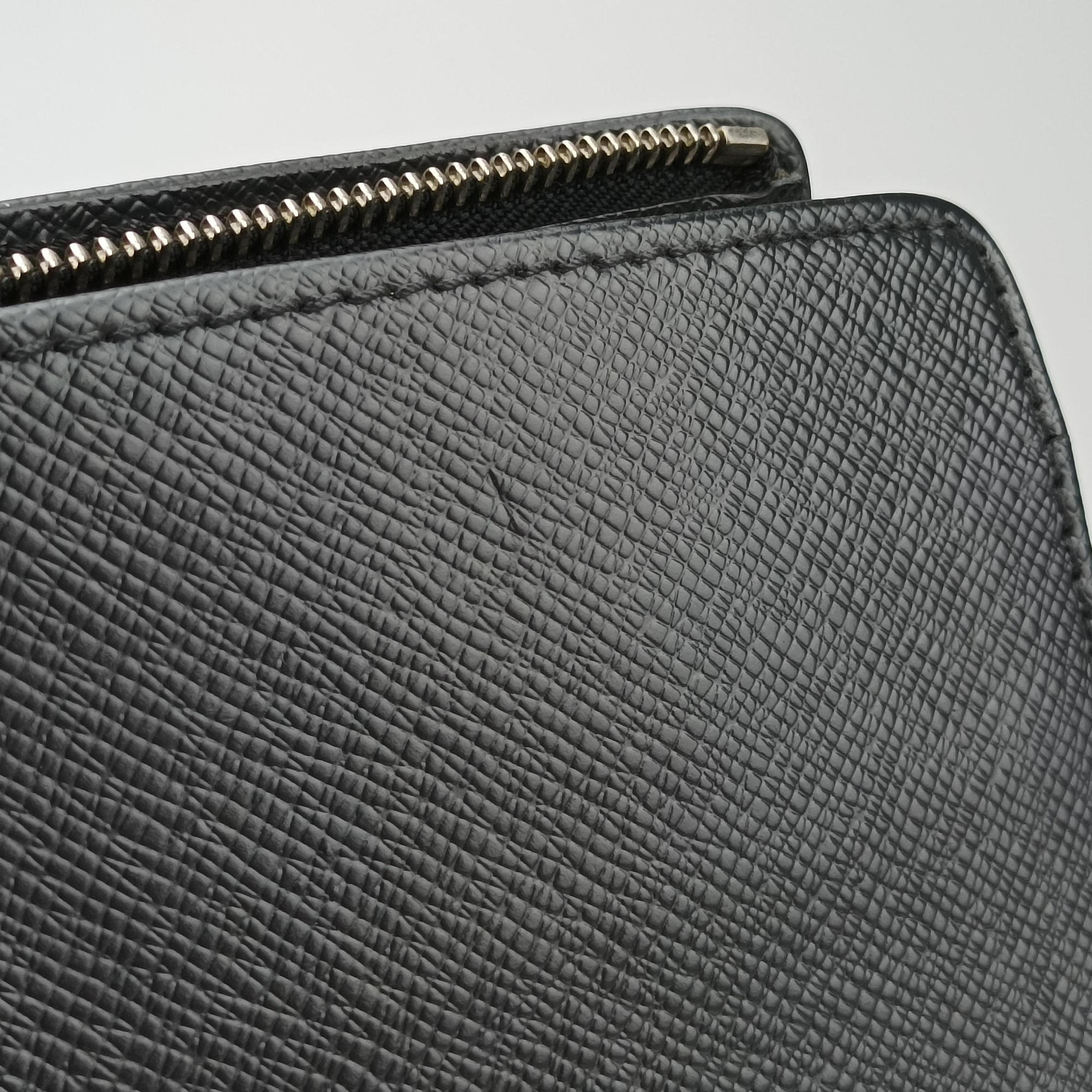 Pre-owned Louis Vuitton TADAO ardoise taiga M30052 shoulderbag | stylenewstar