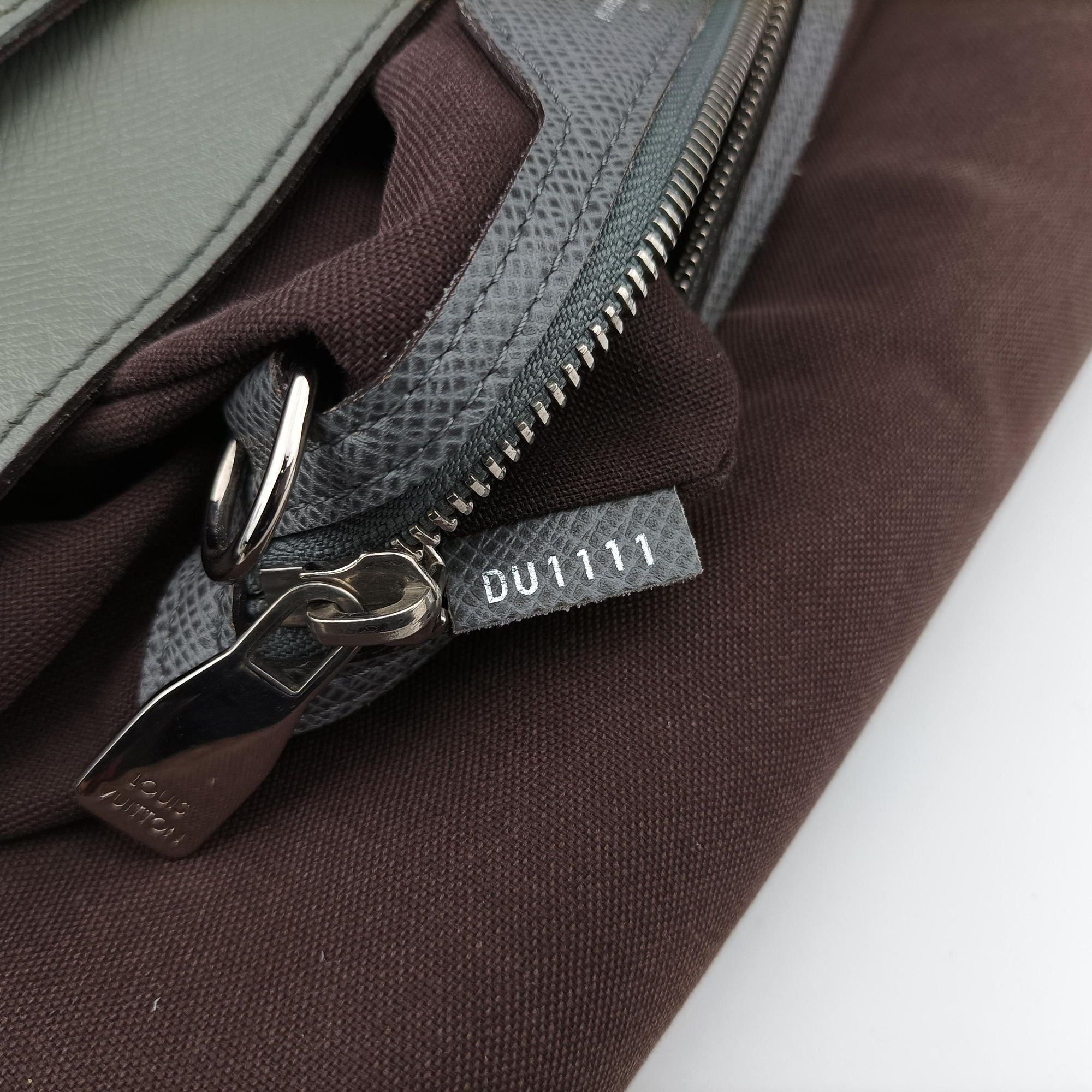 Secondhand Louis Vuitton Roman MM Gracie Taiga M32623 shoulderbag | stylenewstar