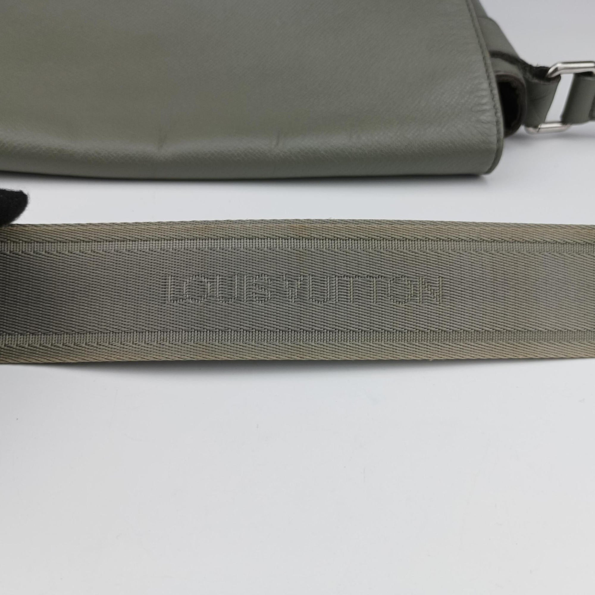 Secondhand Louis Vuitton Roman MM Gracie Taiga M32623 shoulderbag | stylenewstar