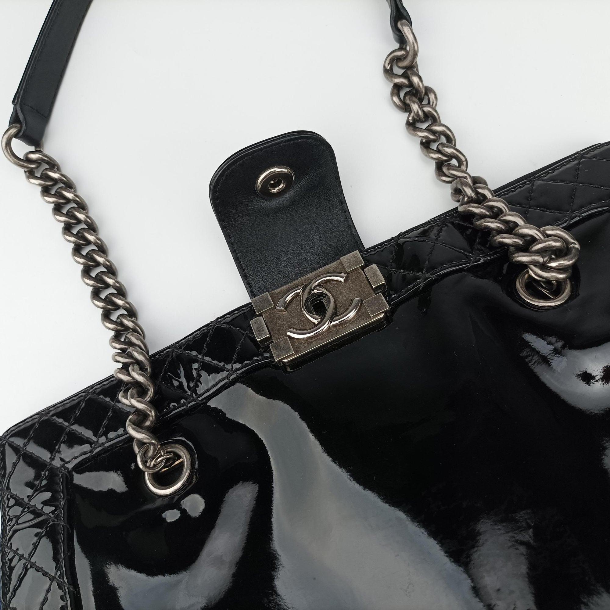 Pre-owned Chanel Boy Chanel Black Enamel A67949 shoulderbag | stylenewstar