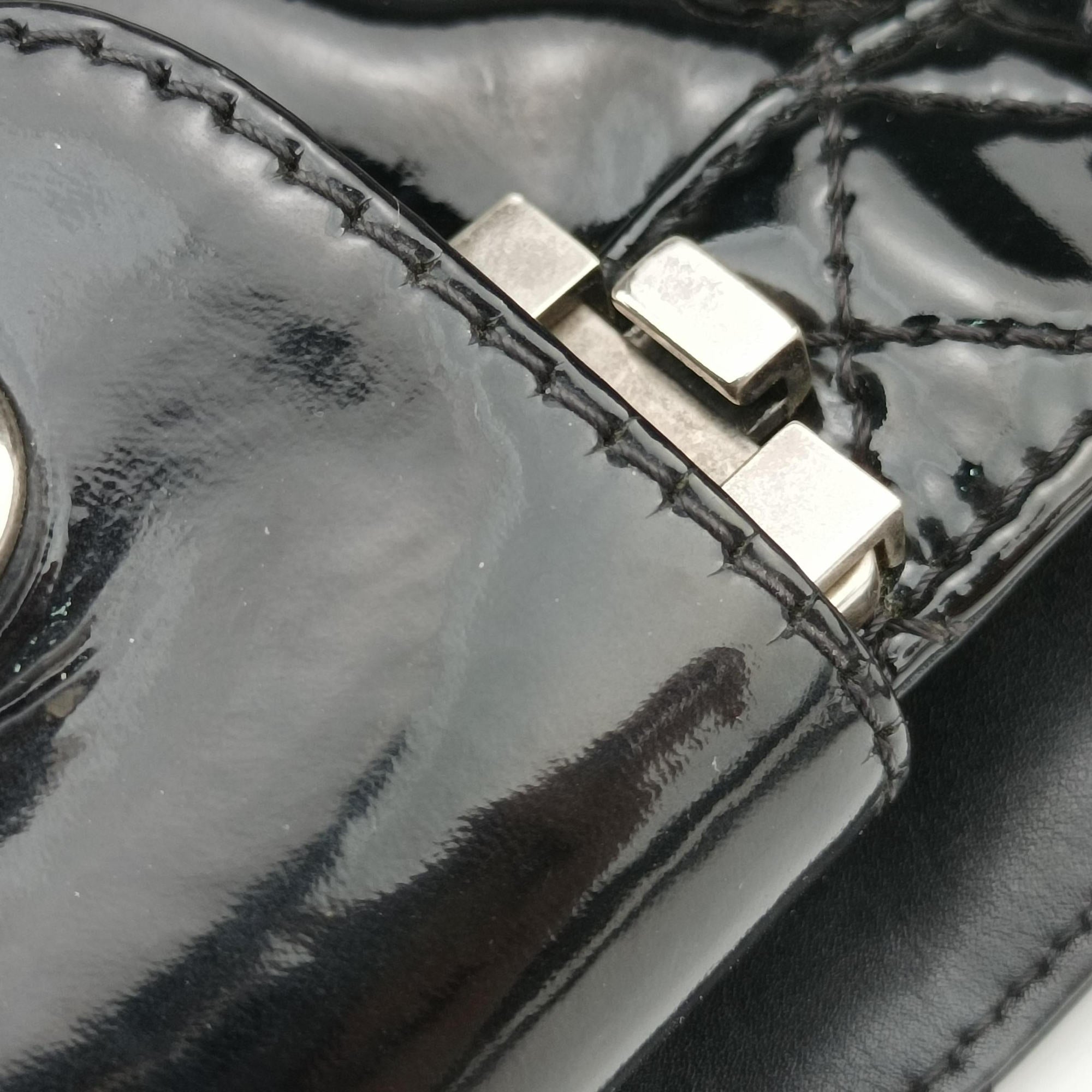 Pre-owned Chanel Boy Chanel Black Enamel A67949 shoulderbag | stylenewstar