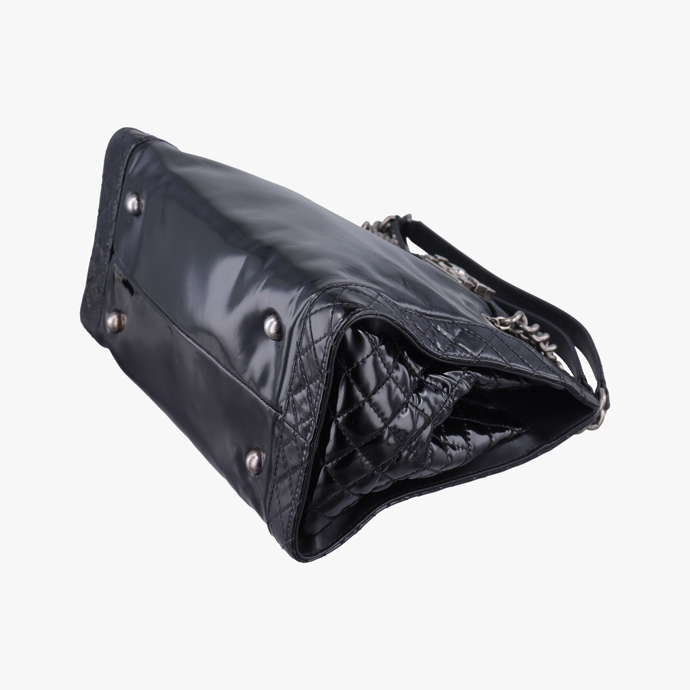 Pre-owned Chanel Boy Chanel Black Enamel A67949 shoulderbag | stylenewstar