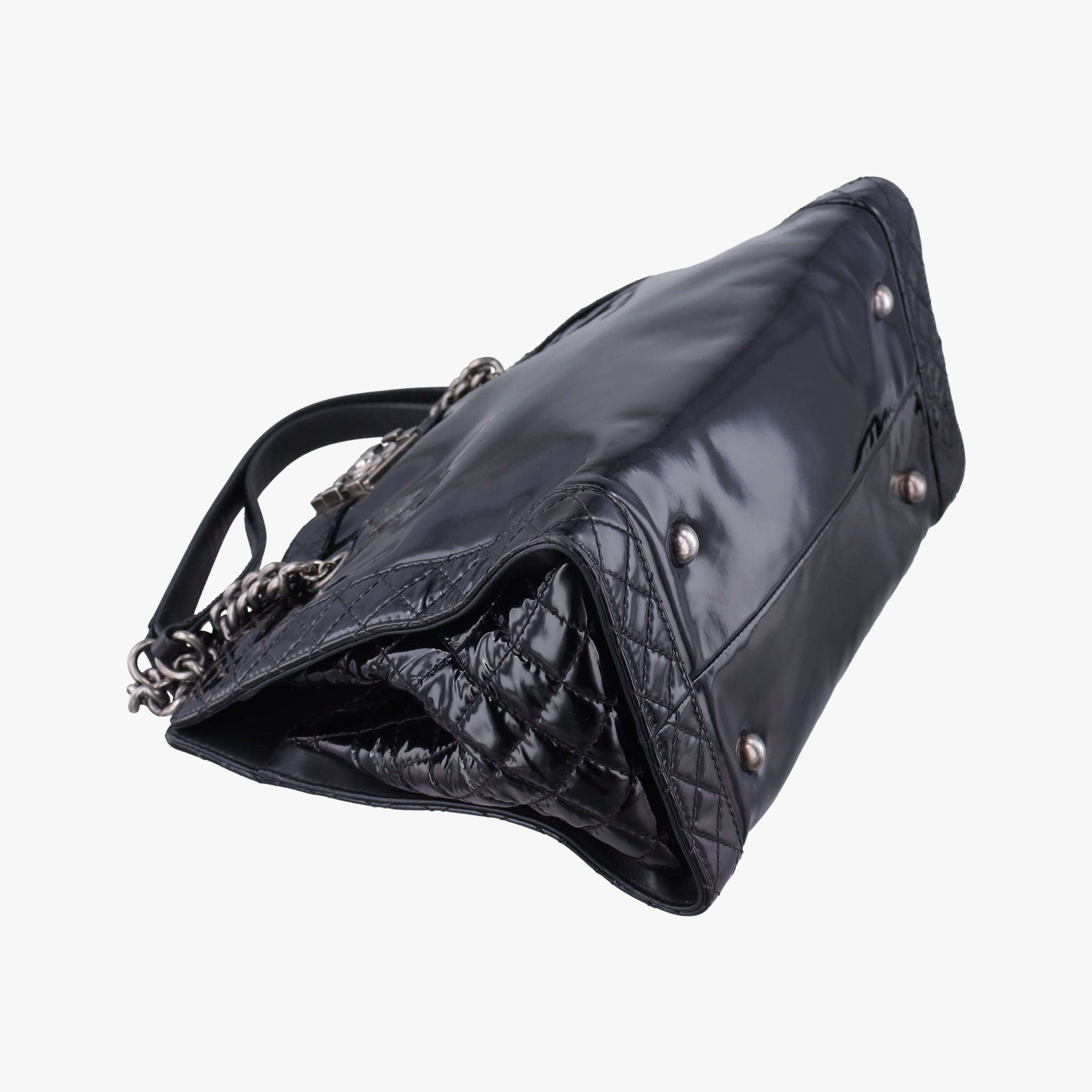 Pre-owned Chanel Boy Chanel Black Enamel A67949 shoulderbag | stylenewstar