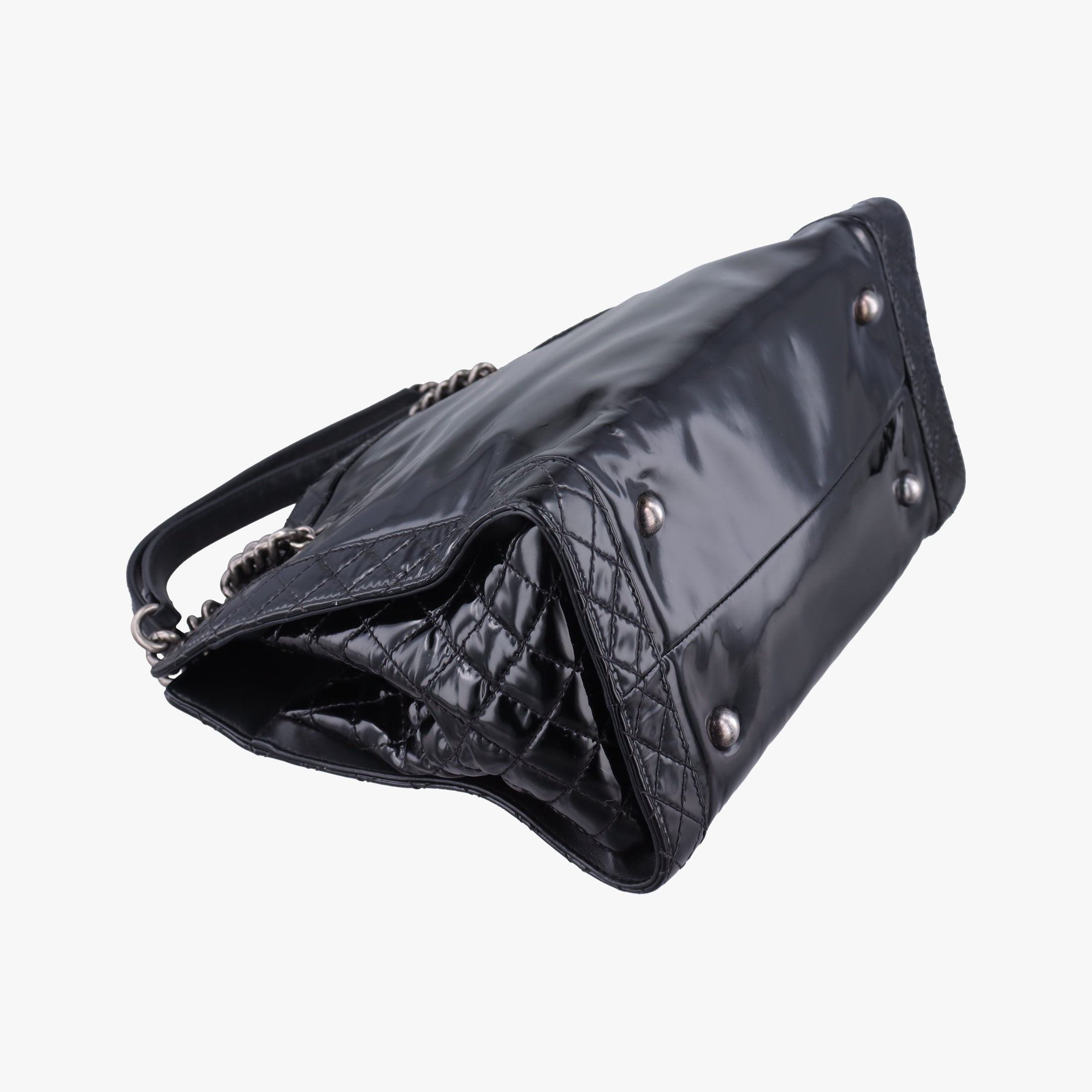 Pre-owned Chanel Boy Chanel Black Enamel A67949 shoulderbag | stylenewstar