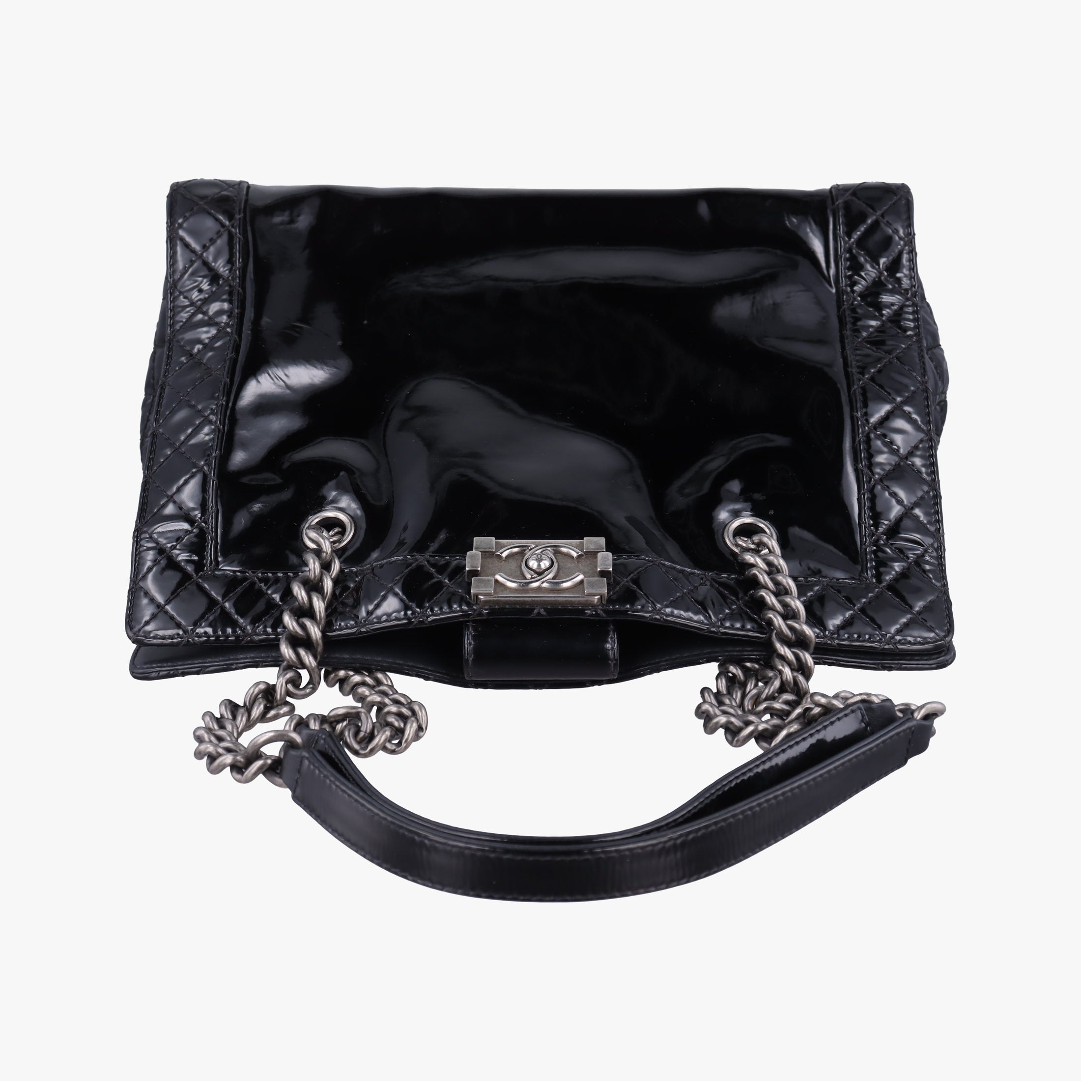 Pre-owned Chanel Boy Chanel Black Enamel A67949 shoulderbag | stylenewstar