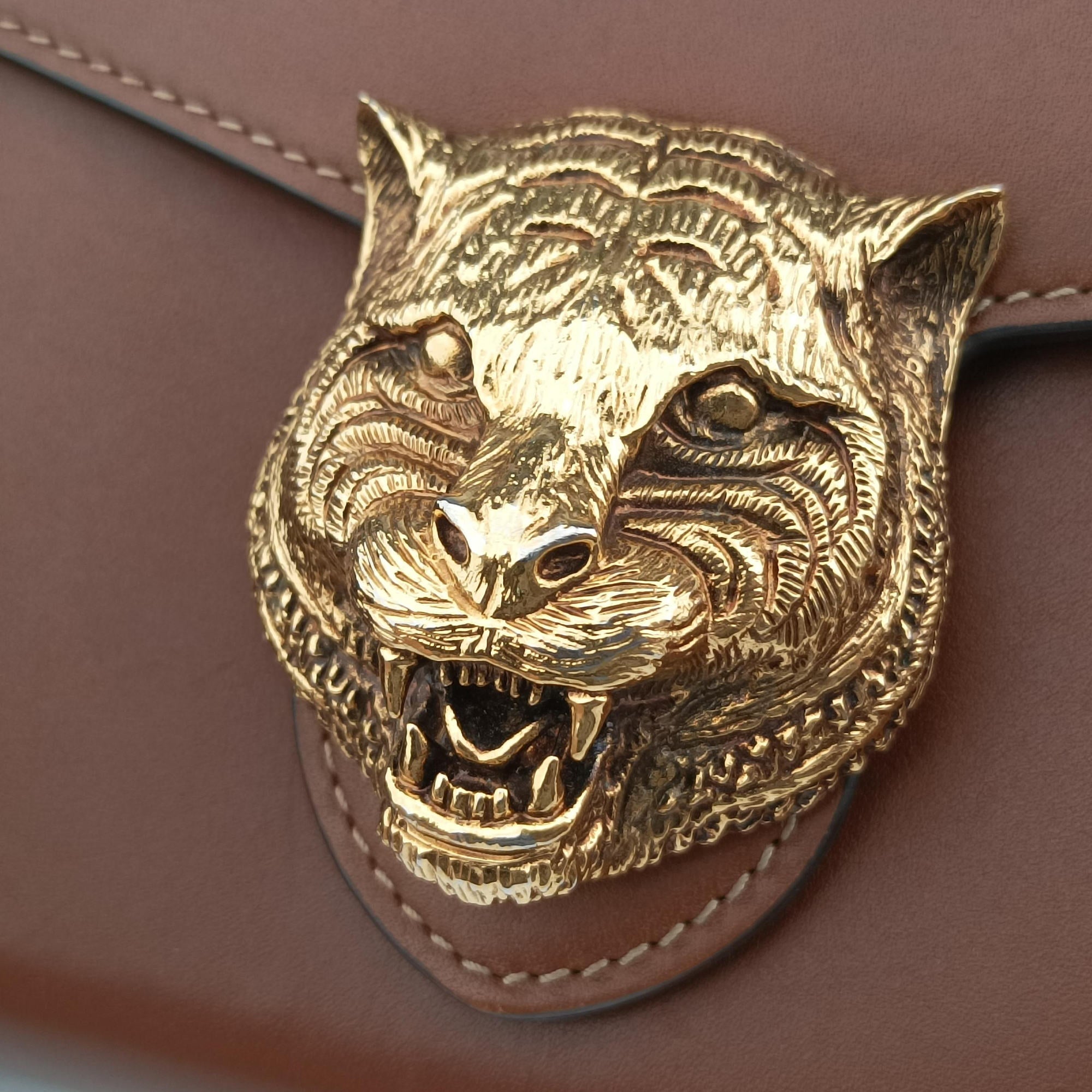 Pre-owned Gucci Animalier Tiger Head Brown leather 414984 shoulderbag | stylenewstar