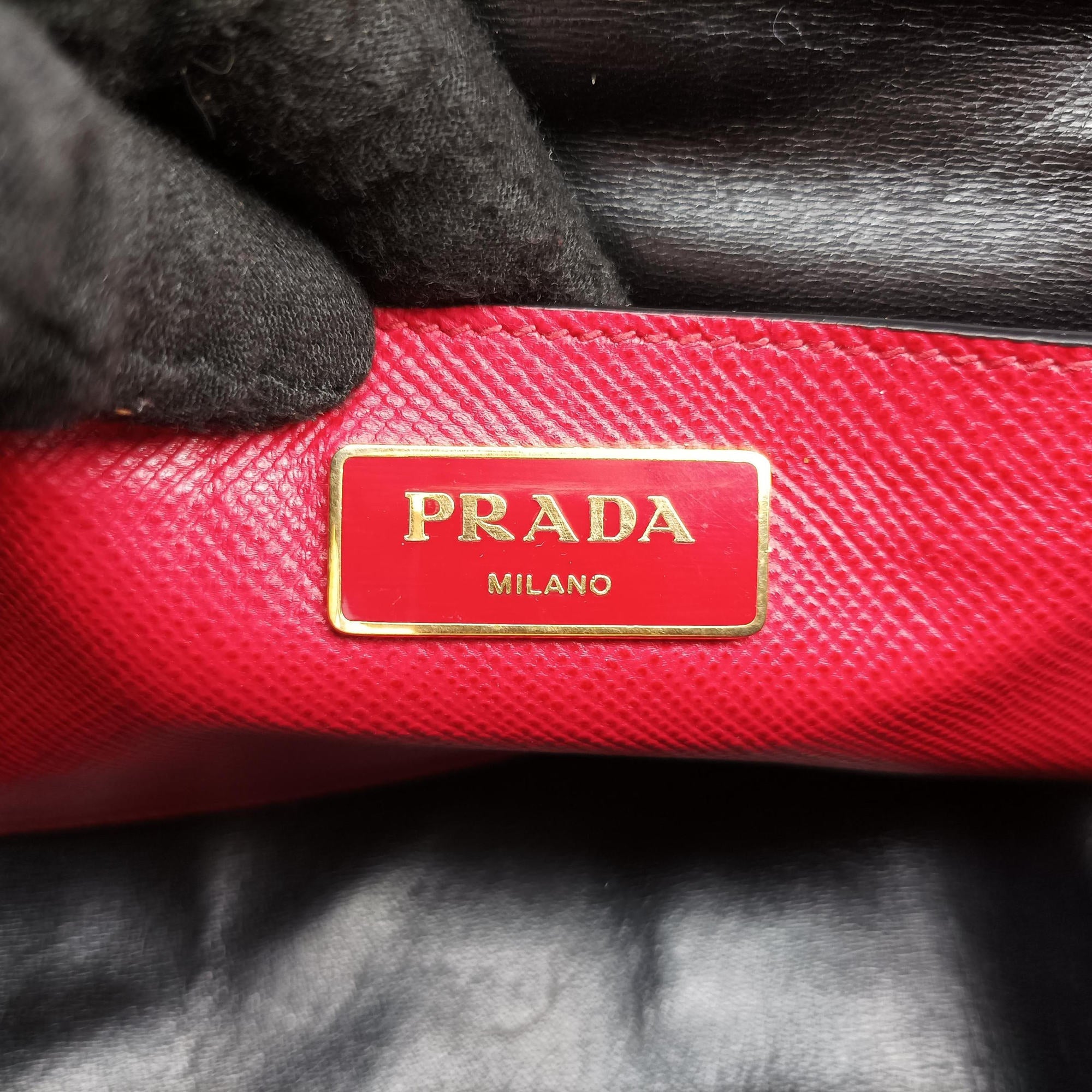 Pre-owned Prada Promenade Studded Red SAFFIANO Leather BN2753 shoulderbag | stylenewstar