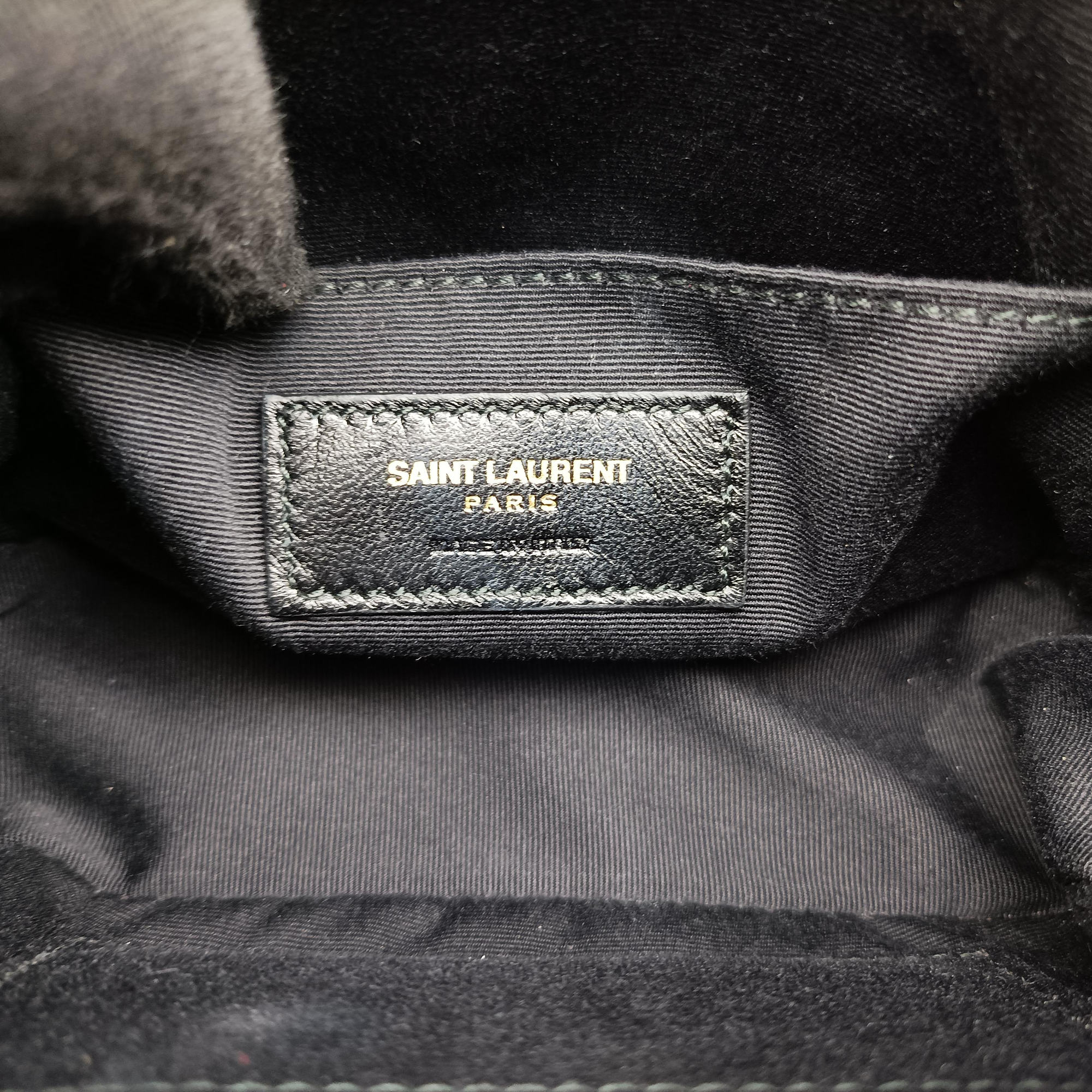 Pre-owned Yves Saint Laurent Lou camera White Leather 534817 shoulderbag | stylenewstar