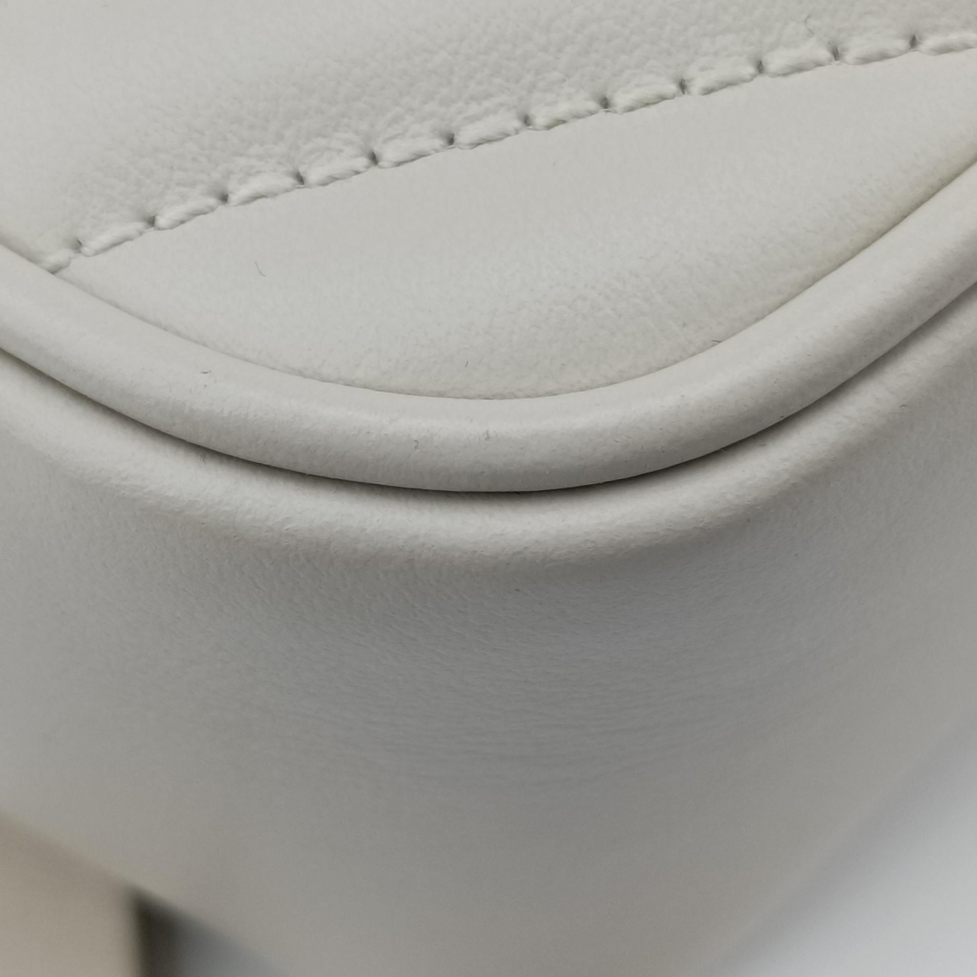 Pre-owned Yves Saint Laurent Lou camera White Leather 534817 shoulderbag | stylenewstar