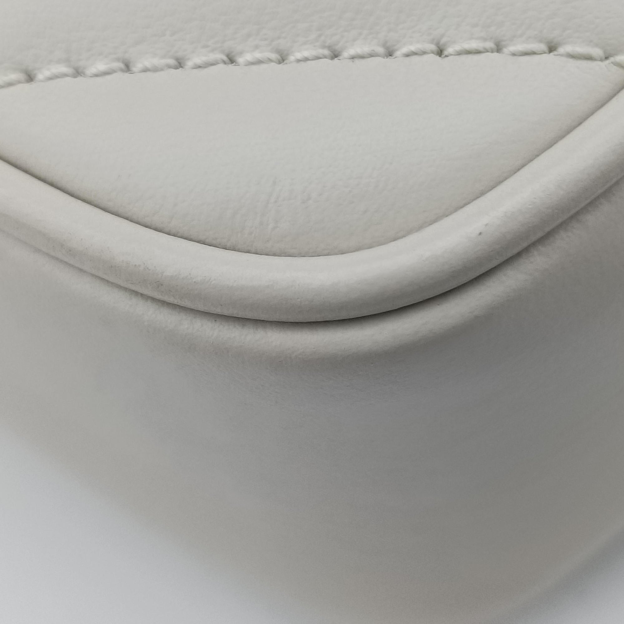 Pre-owned Yves Saint Laurent Lou camera White Leather 534817 shoulderbag | stylenewstar