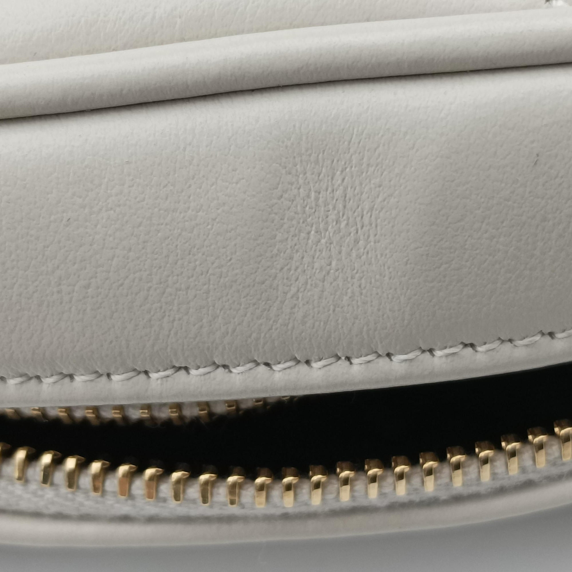 Pre-owned Yves Saint Laurent Lou camera White Leather 534817 shoulderbag | stylenewstar