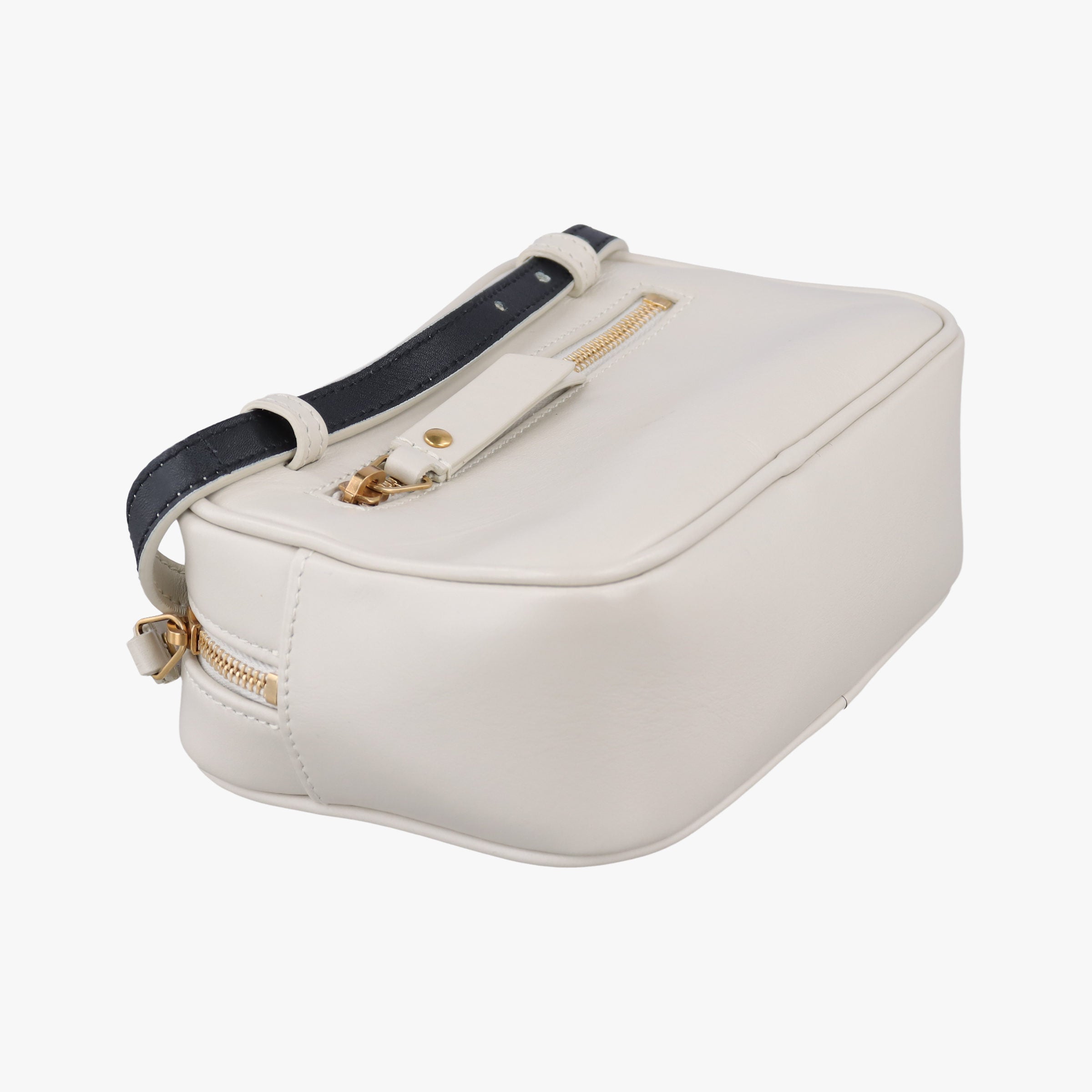Pre-owned Yves Saint Laurent Lou camera White Leather 534817 shoulderbag | stylenewstar