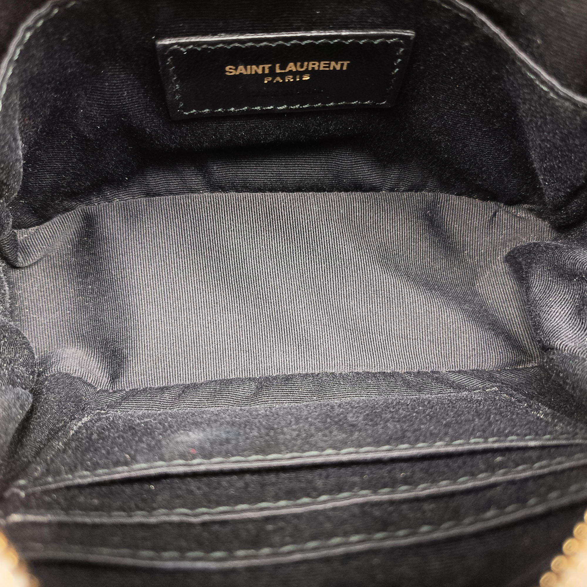 Pre-owned Yves Saint Laurent Lou camera White Leather 534817 shoulderbag | stylenewstar